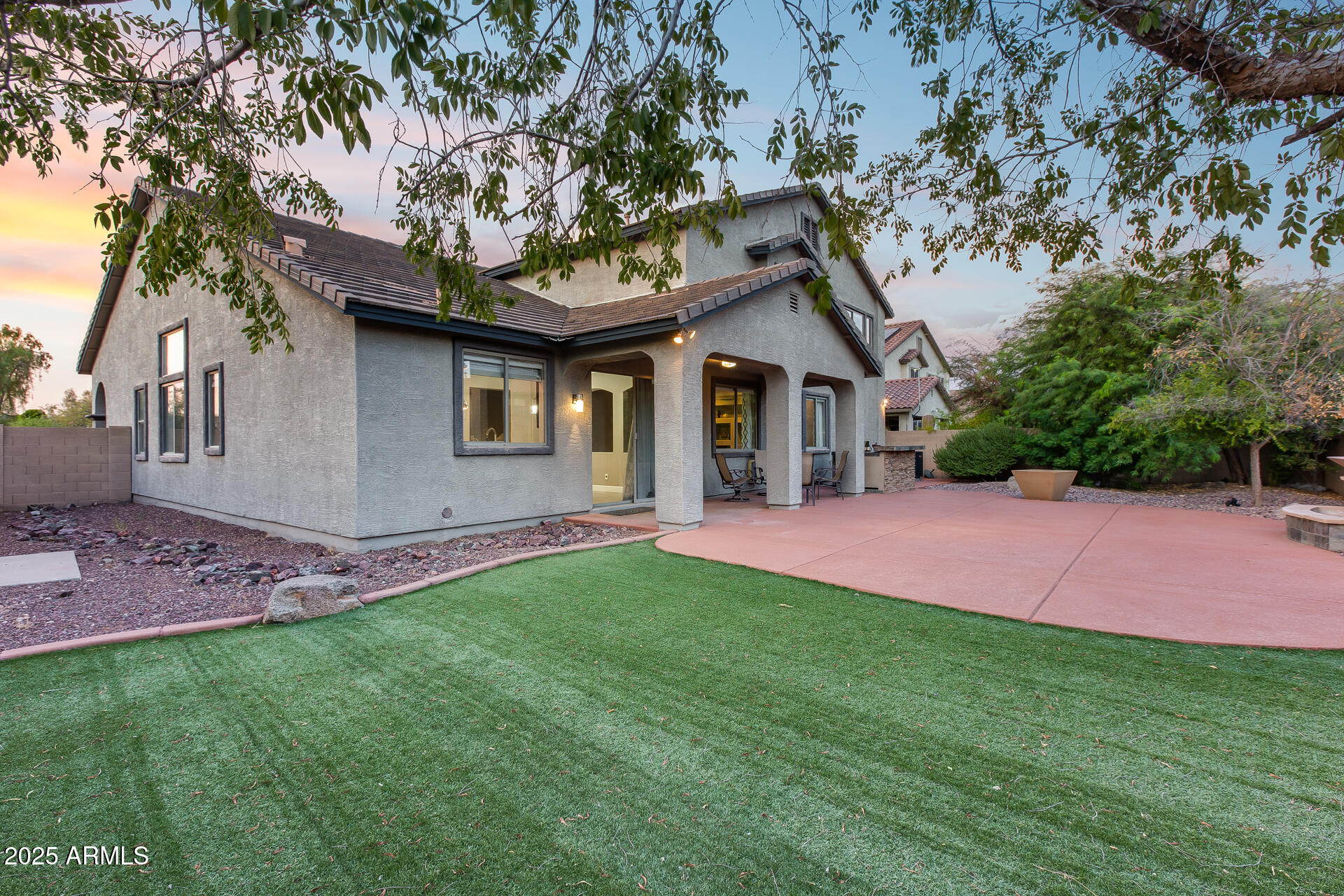 2423 W BRAMBLE BERRY Lane