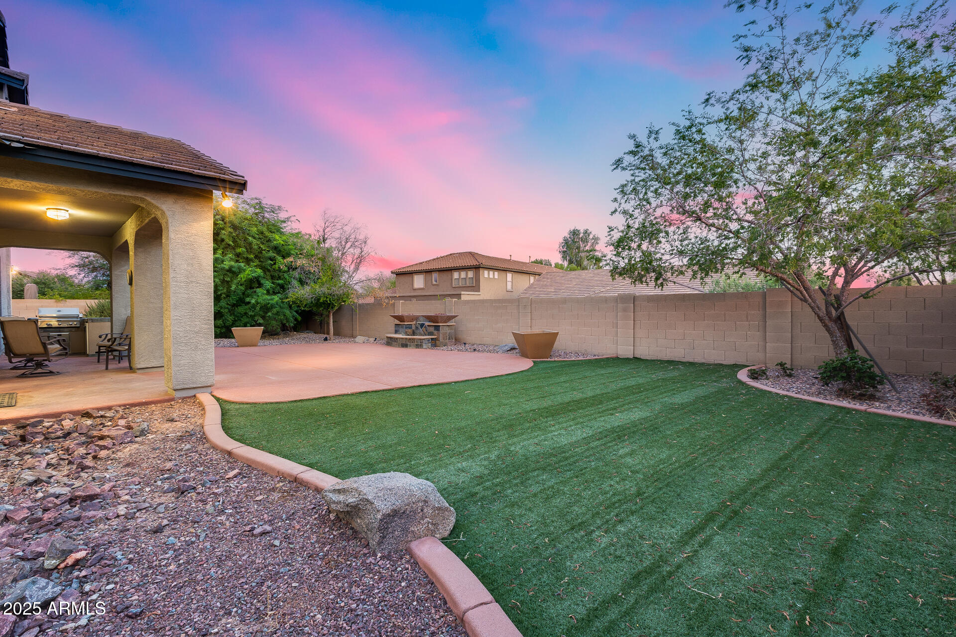 2423 W BRAMBLE BERRY Lane