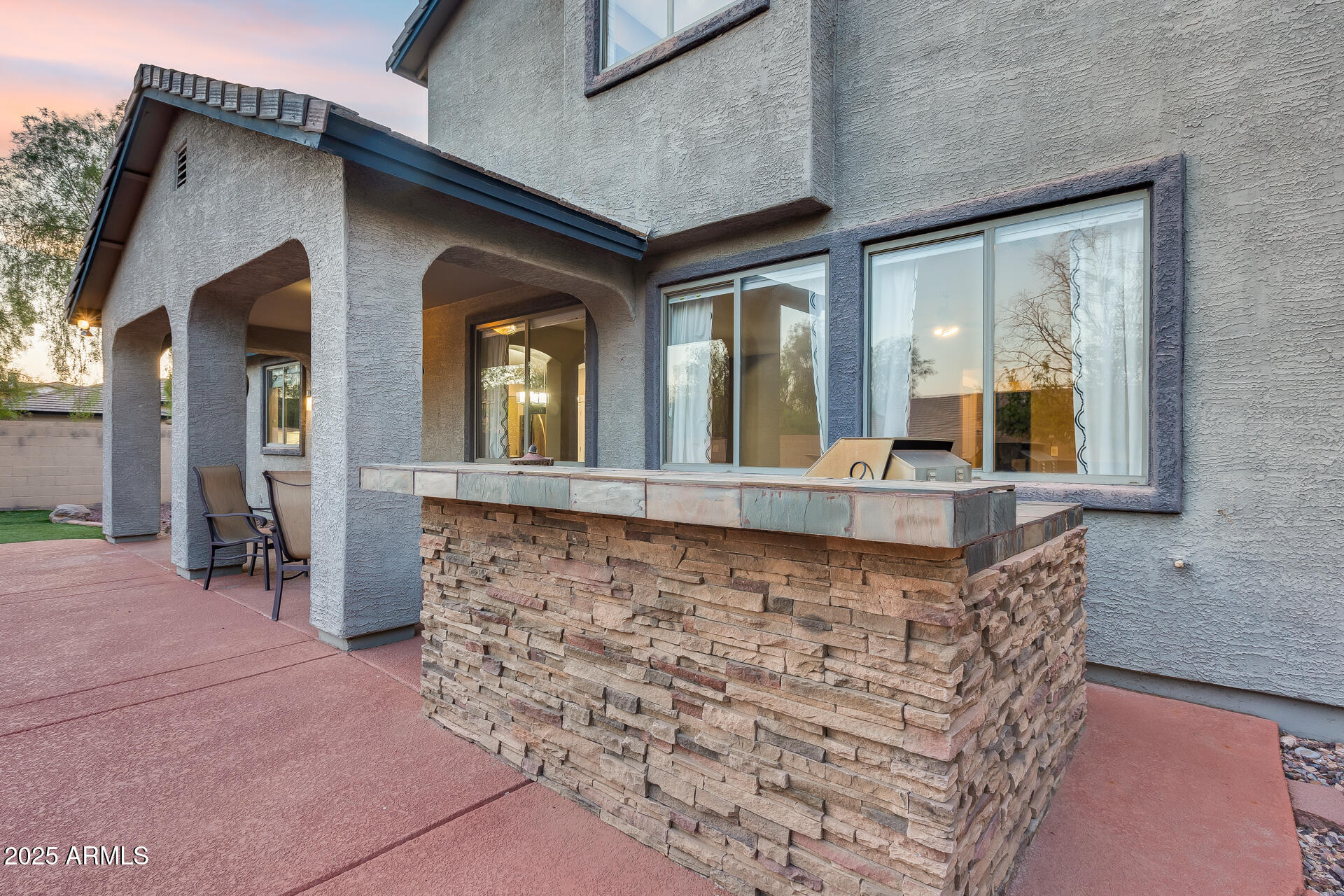 2423 W BRAMBLE BERRY Lane