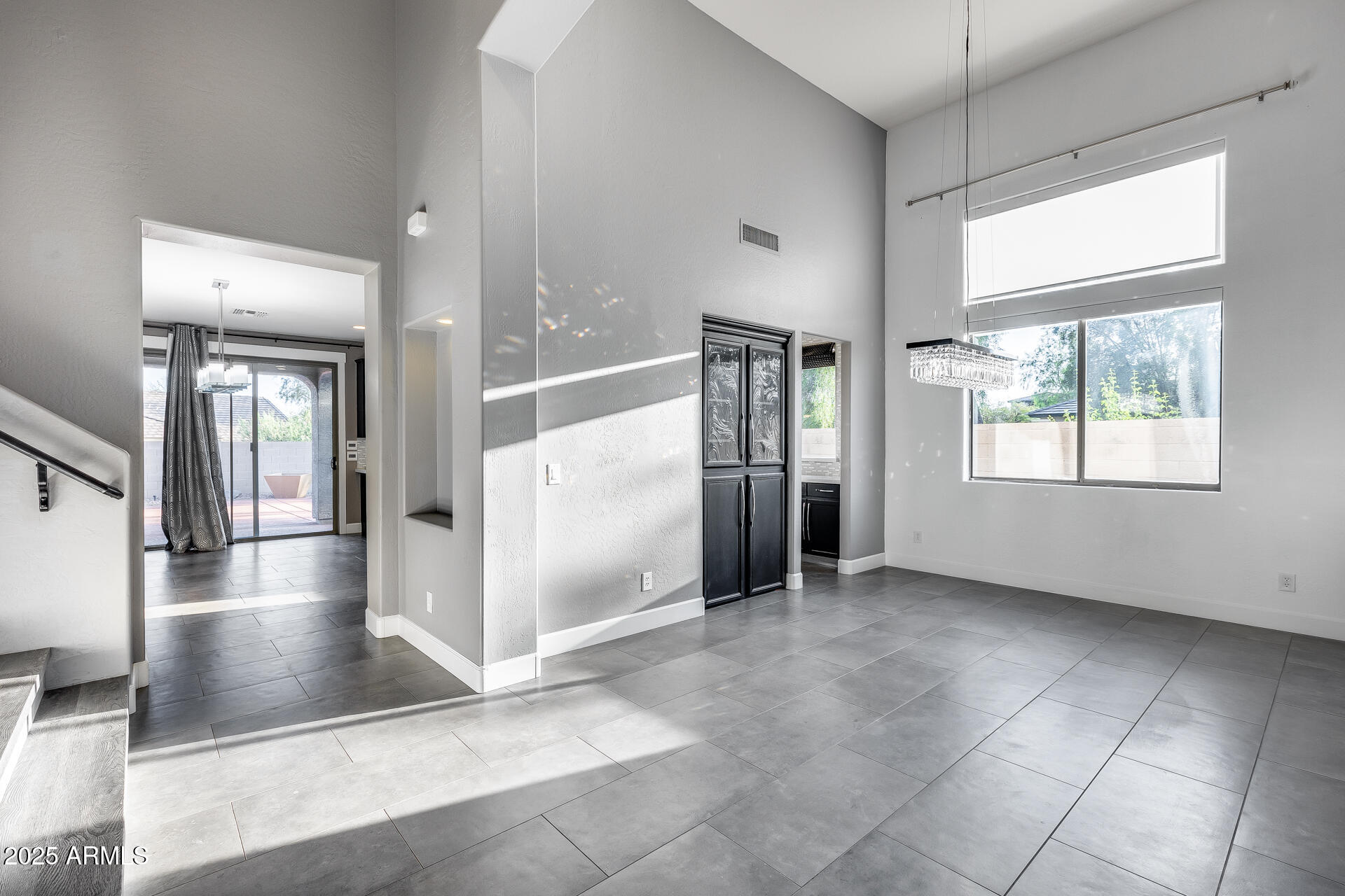 2423 W BRAMBLE BERRY Lane