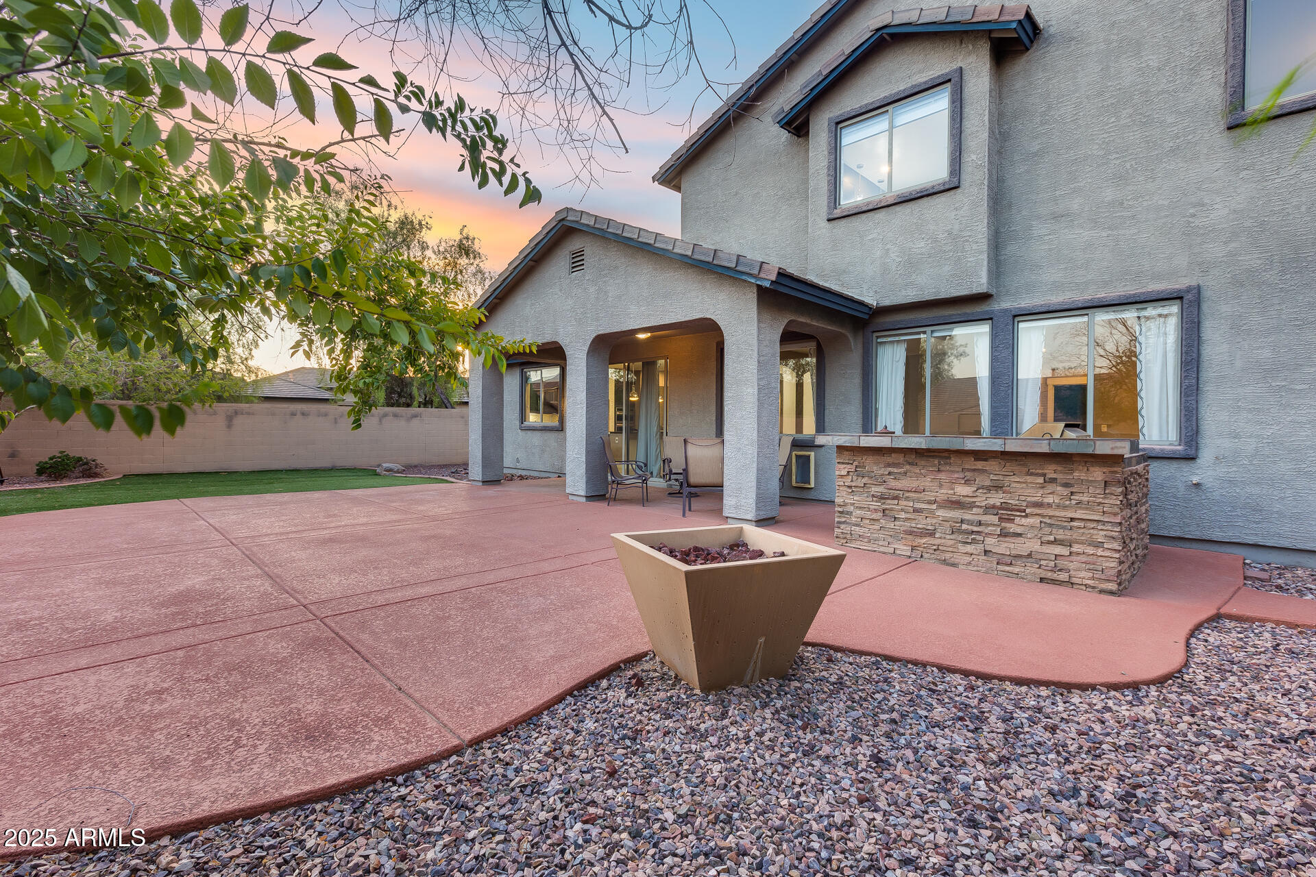 2423 W BRAMBLE BERRY Lane