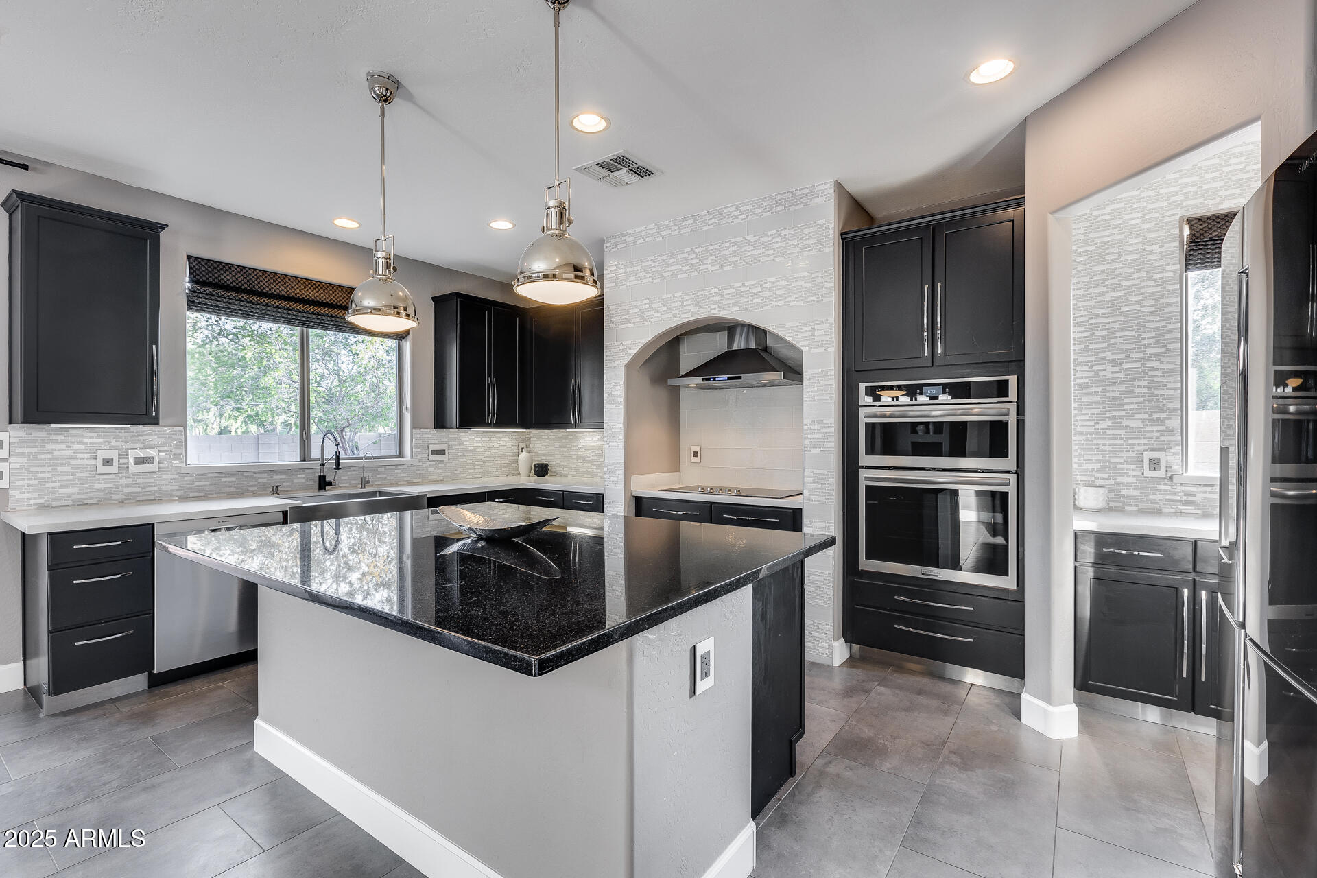 2423 W BRAMBLE BERRY Lane