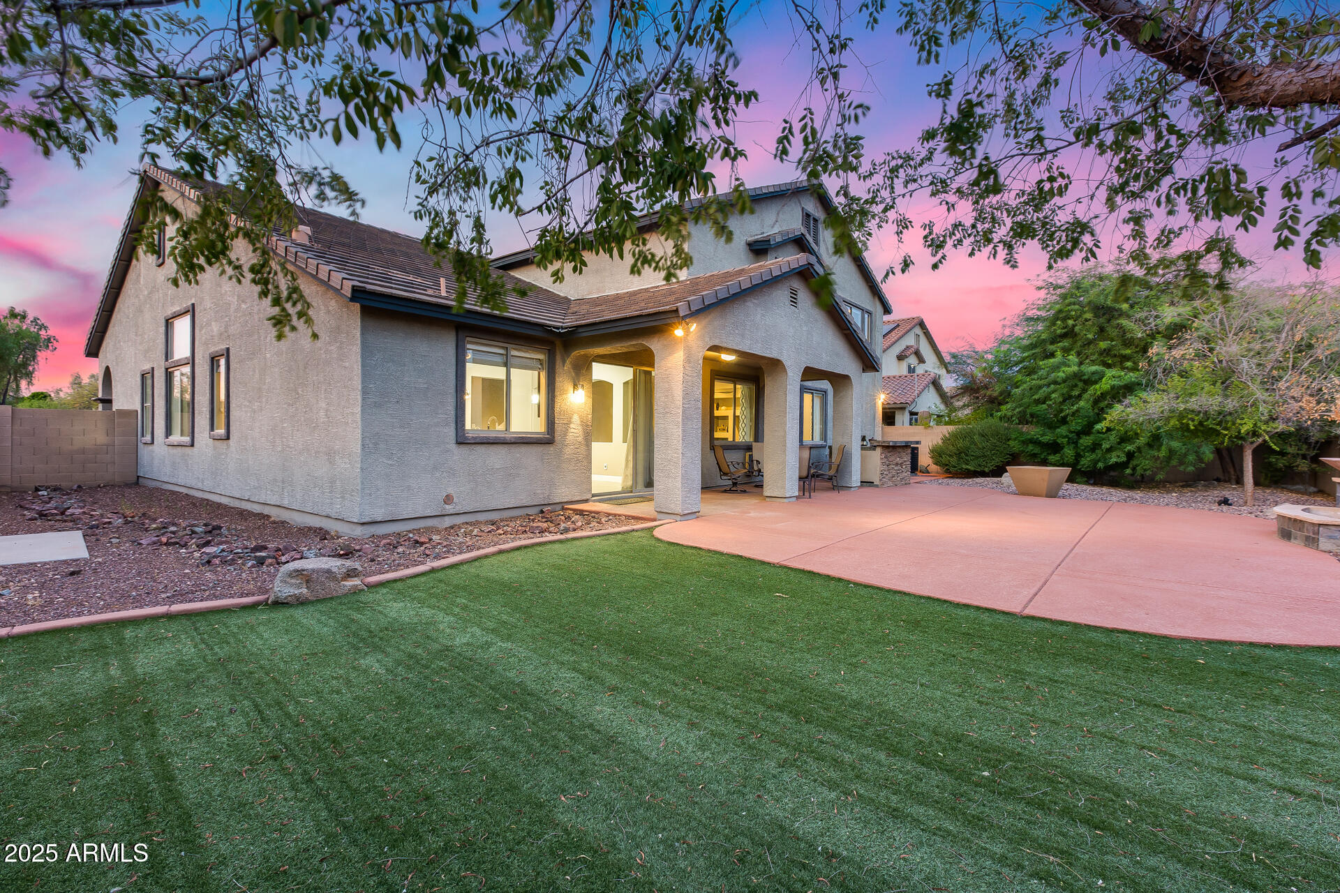 2423 W BRAMBLE BERRY Lane