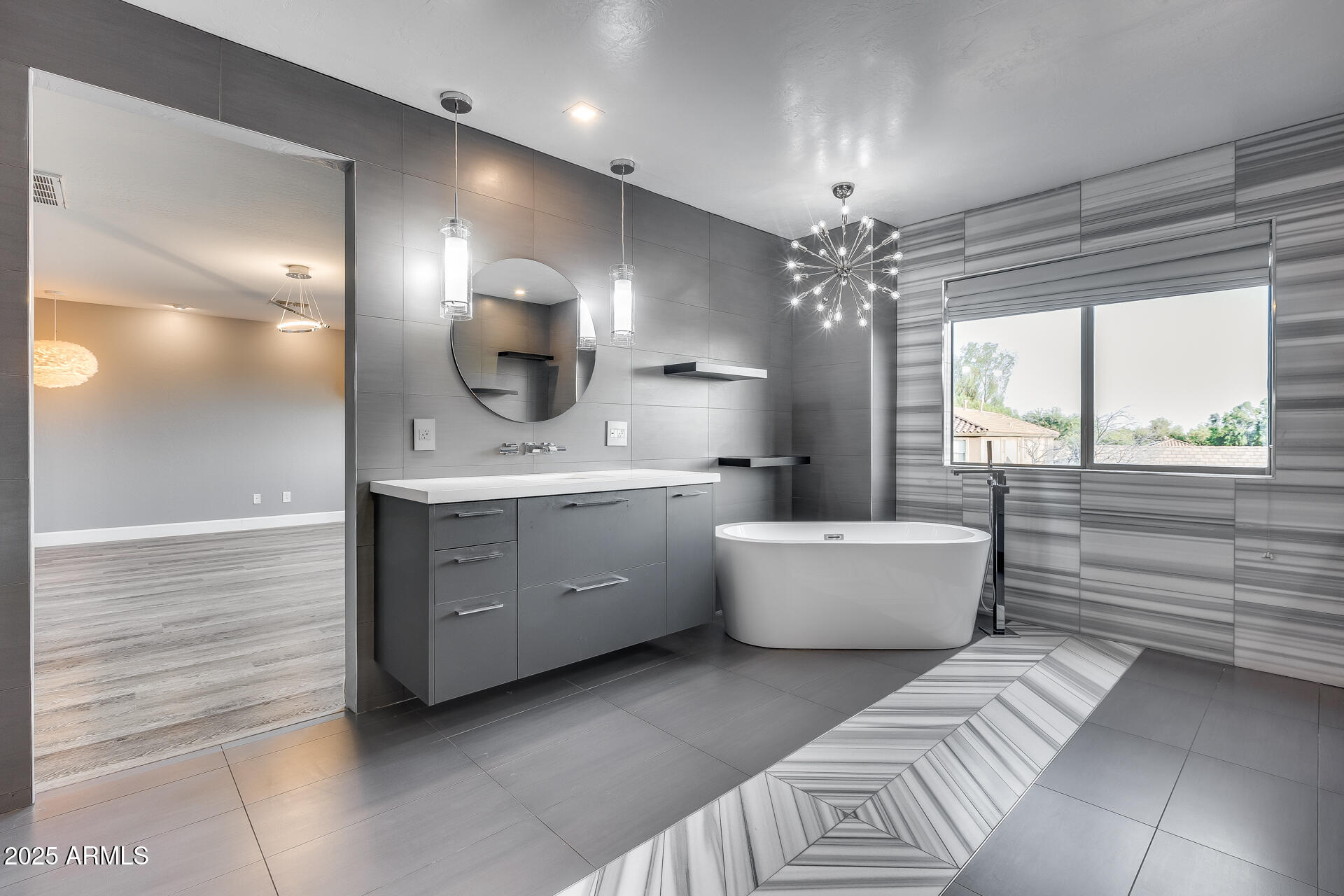 2423 W BRAMBLE BERRY Lane