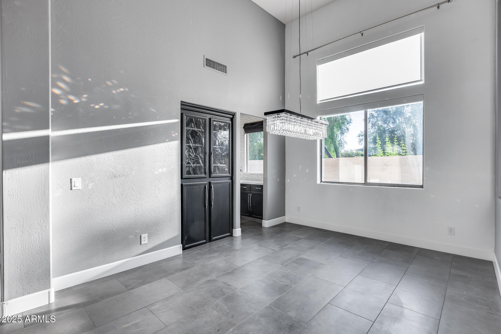 2423 W BRAMBLE BERRY Lane