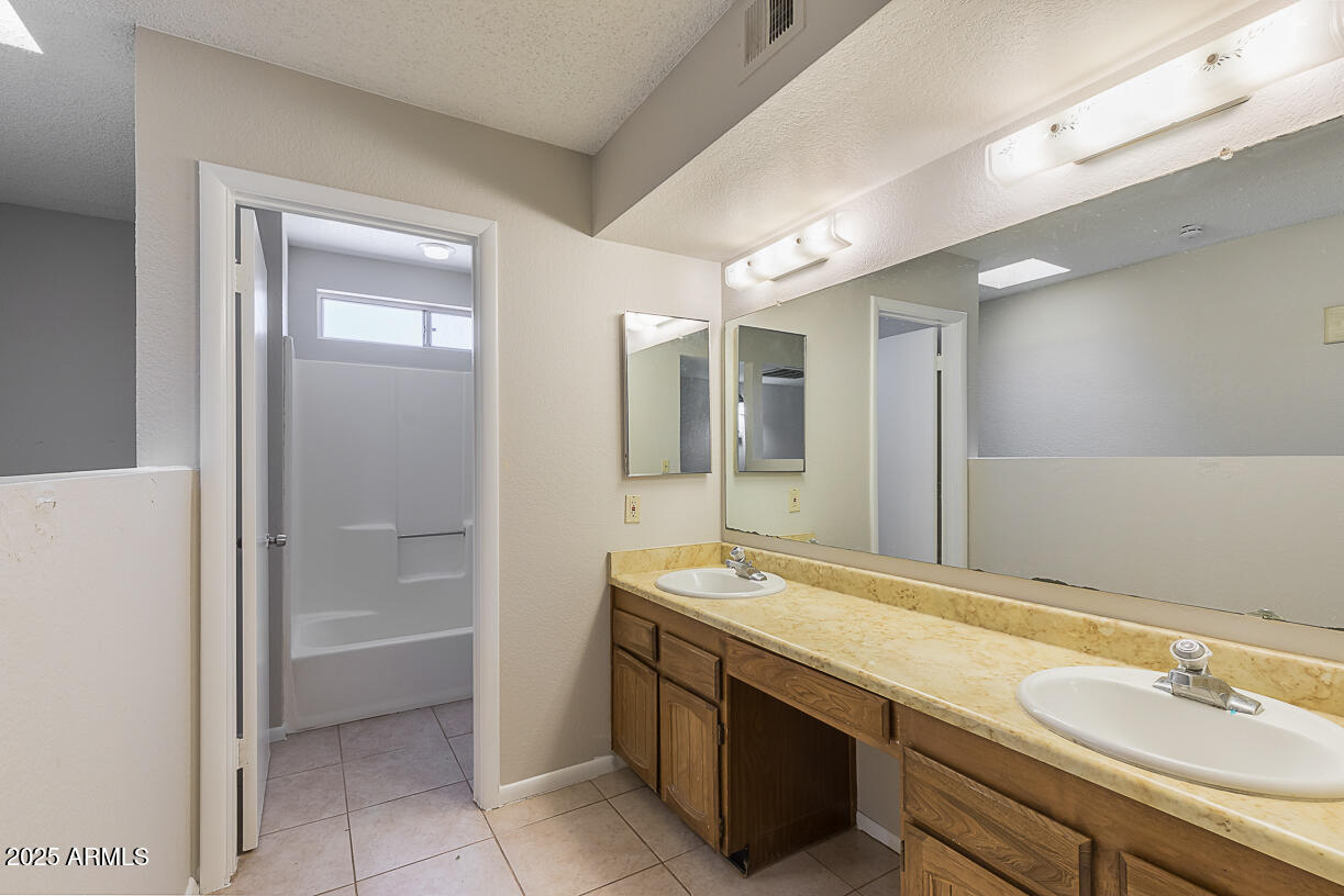 4608 W MARYLAND Avenue 122