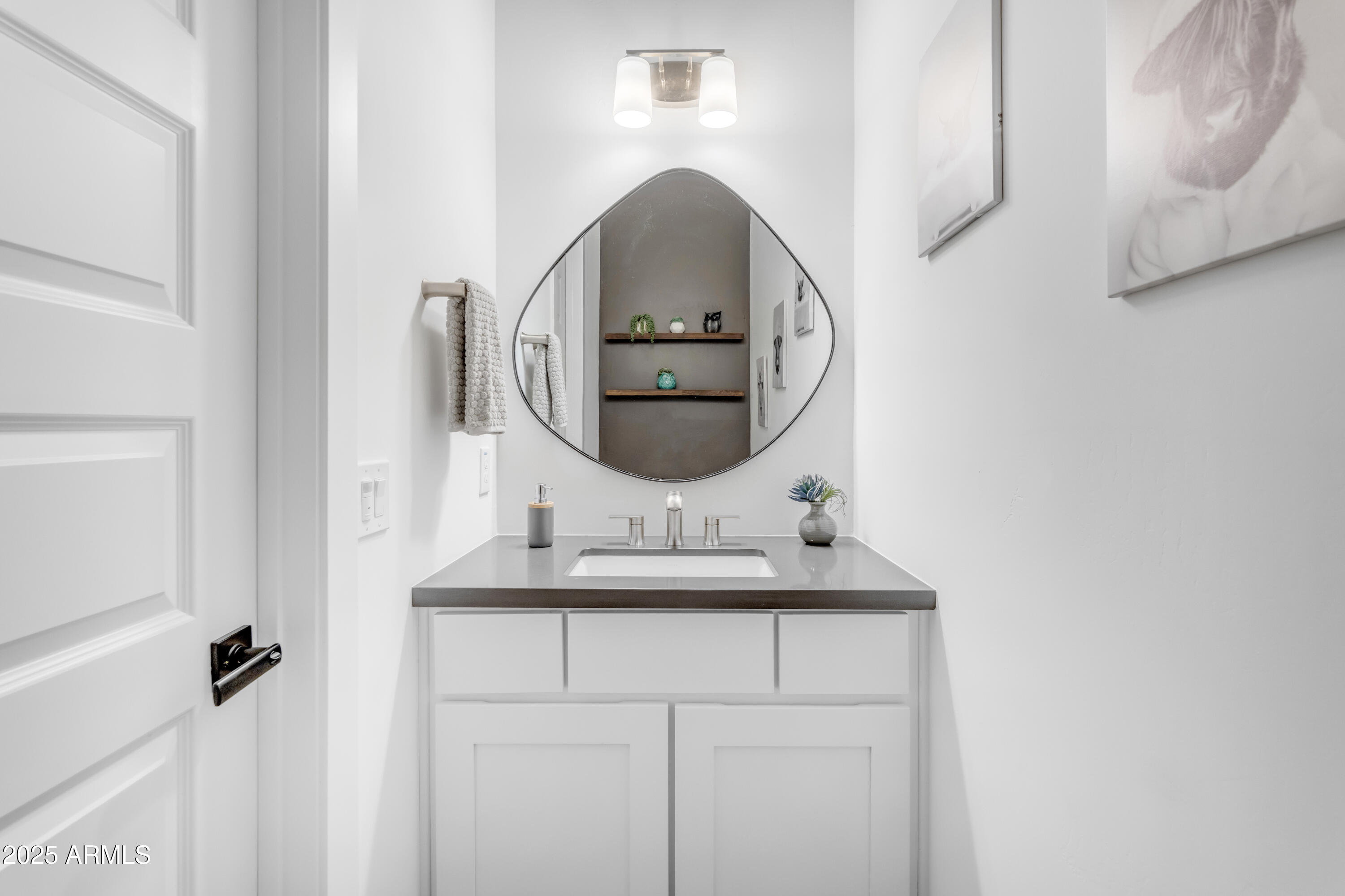 187 E SANTA LUCIA Lane