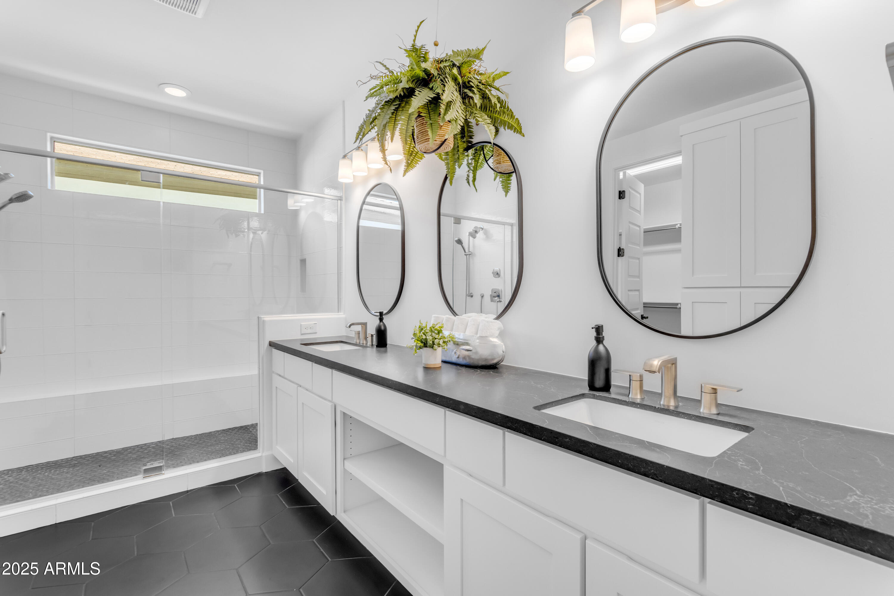 187 E SANTA LUCIA Lane