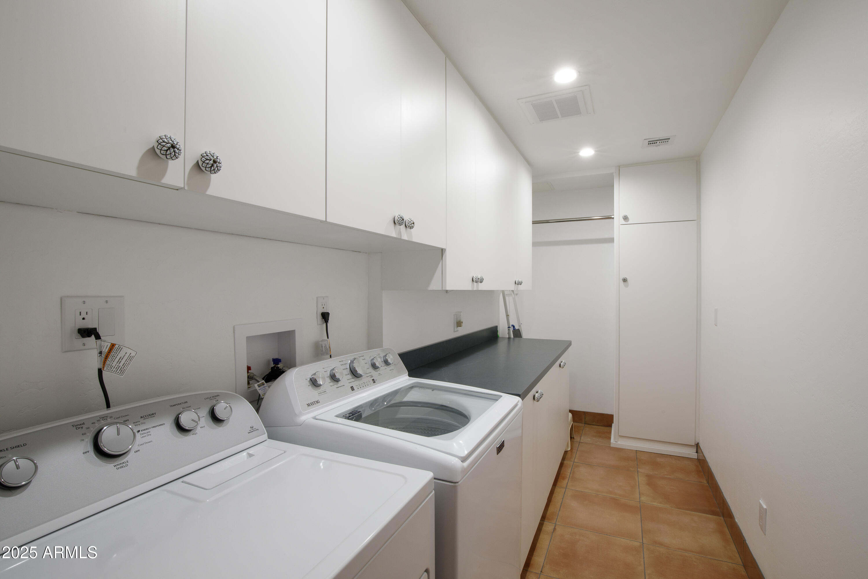 272 N CUCURACHA Street