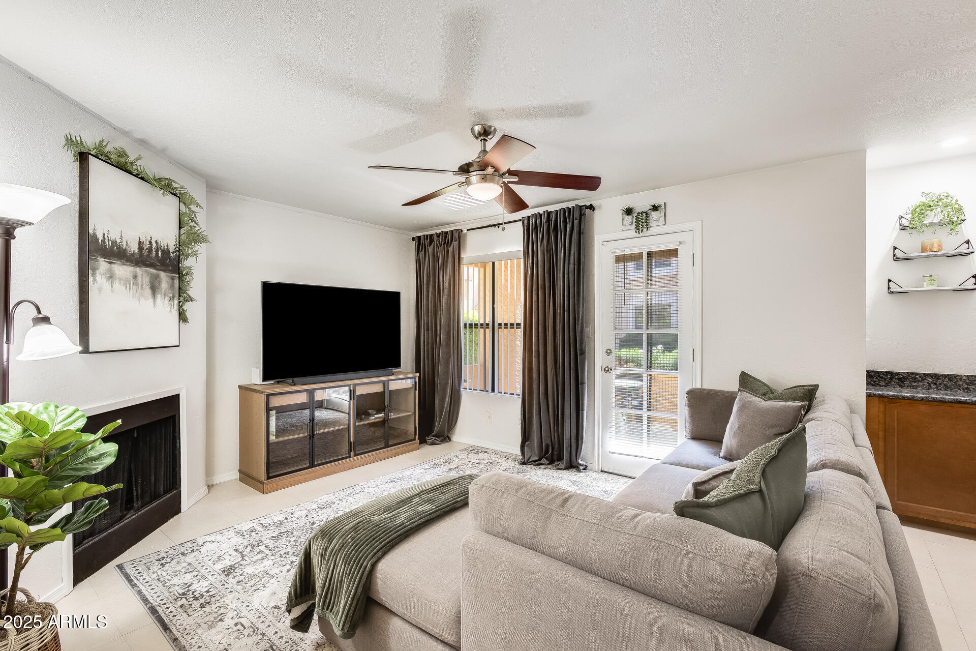 8787 E MOUNTAIN VIEW Road 1029