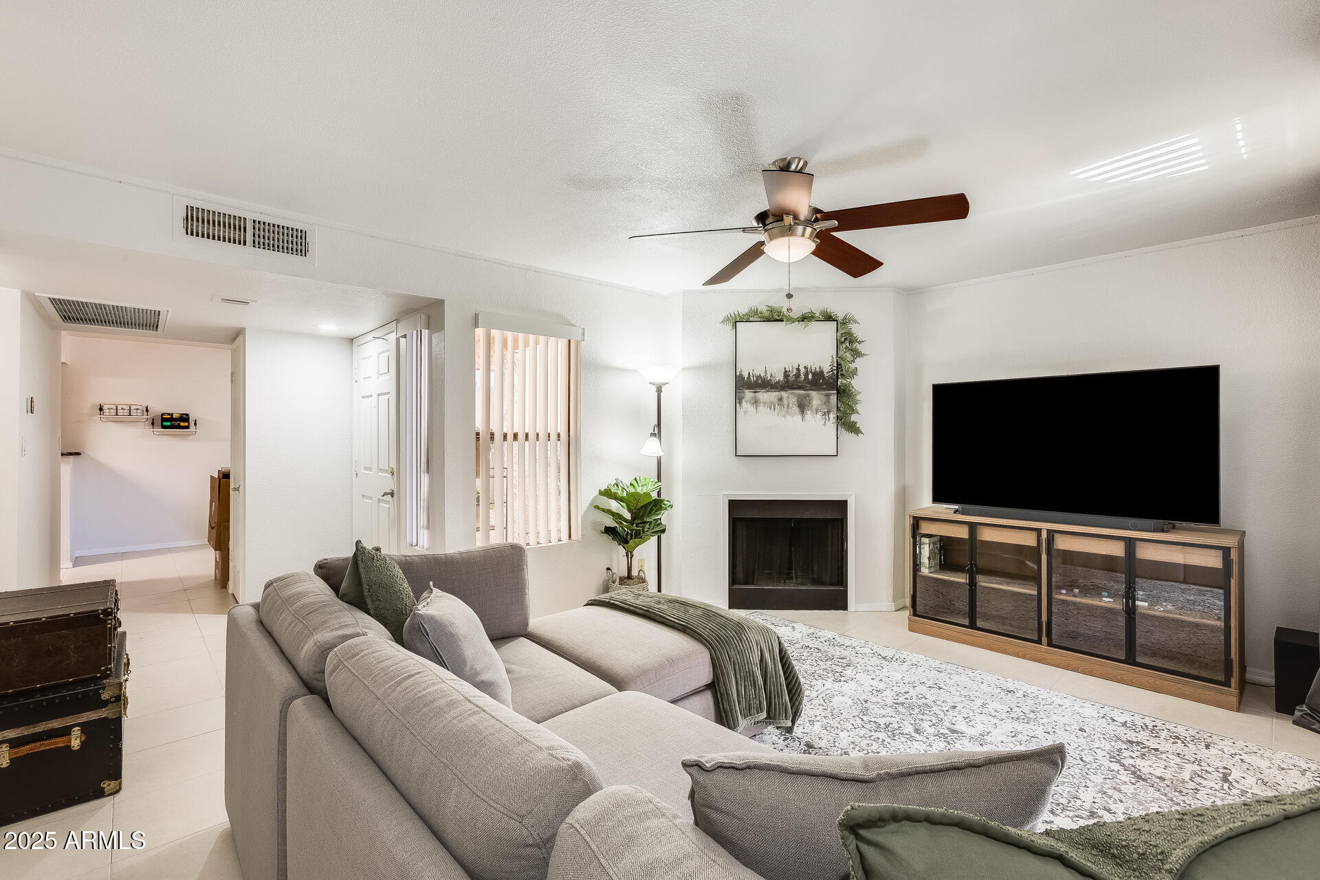 8787 E MOUNTAIN VIEW Road 1029