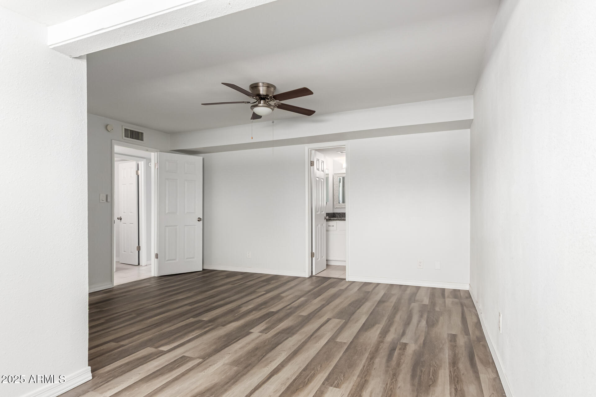 3230 E PINCHOT Avenue 26