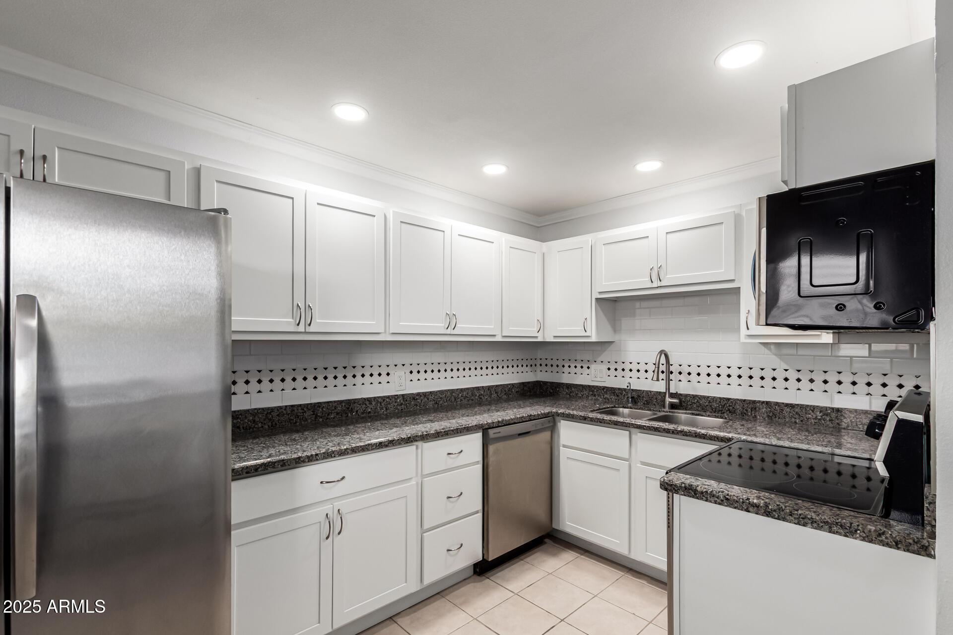 3230 E PINCHOT Avenue 26