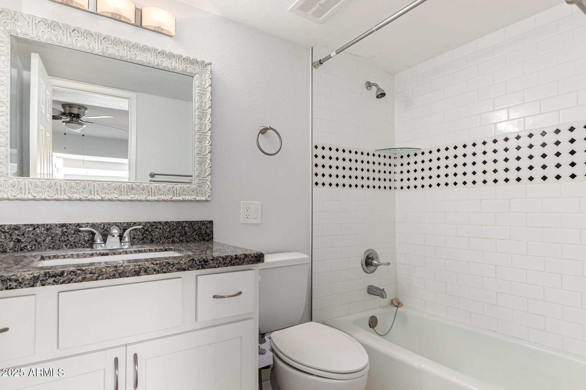 3230 E PINCHOT Avenue 26