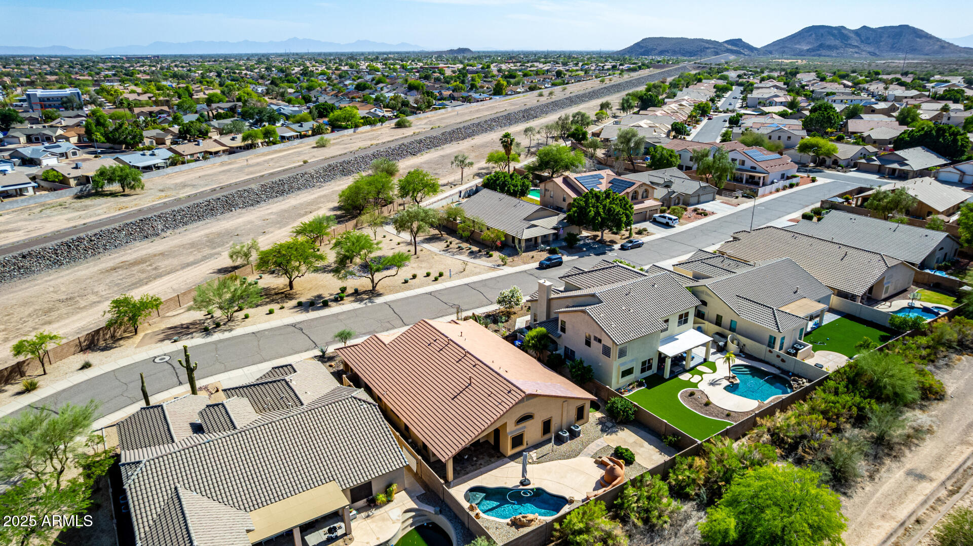 3028 W PARKSIDE Lane