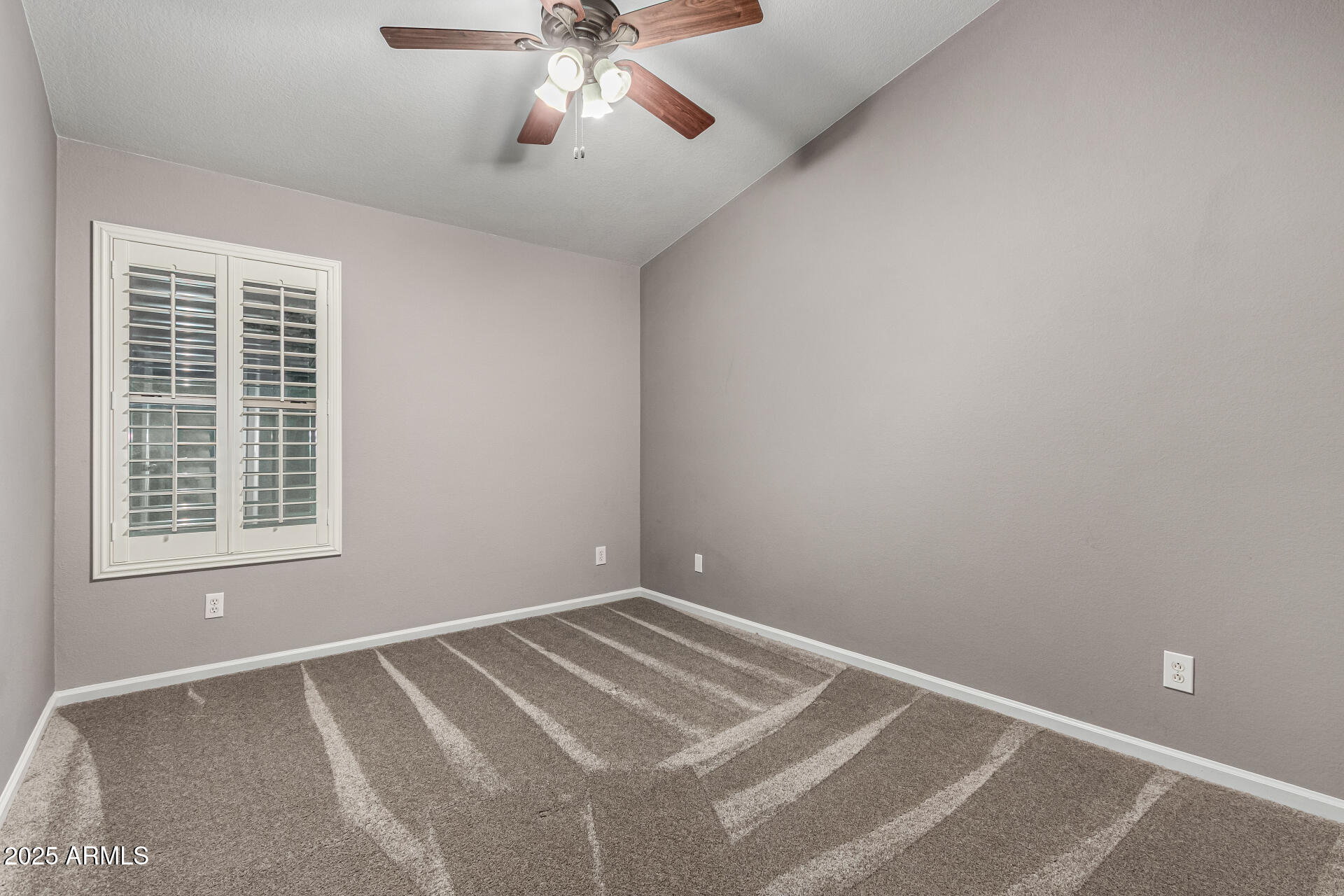 3028 W PARKSIDE Lane