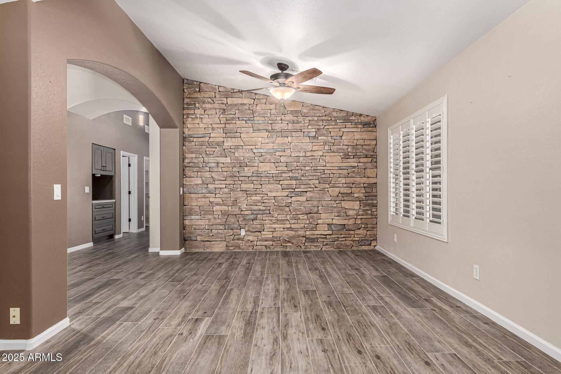 3028 W PARKSIDE Lane