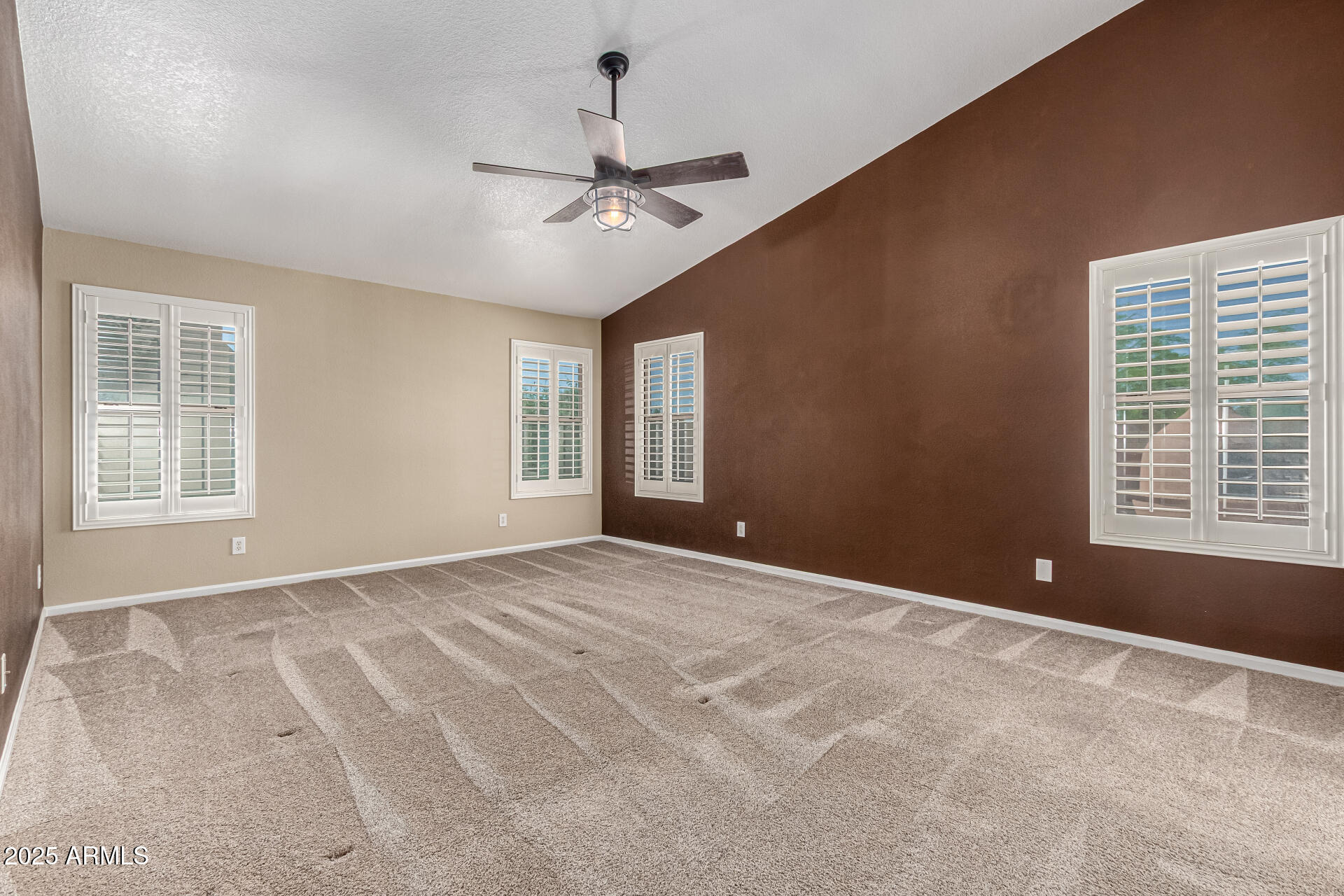 3028 W PARKSIDE Lane