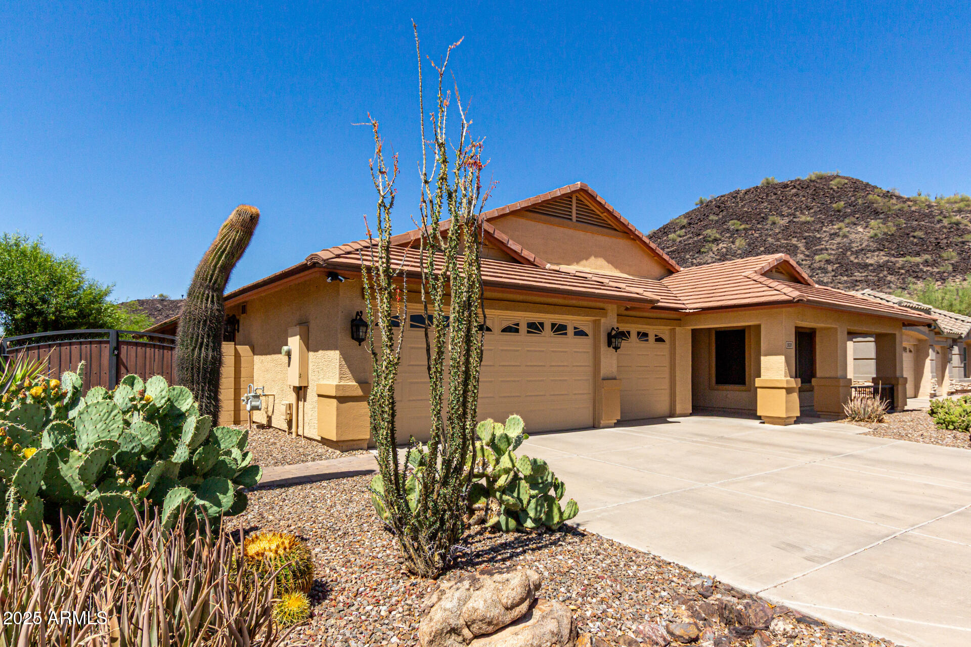 3028 W PARKSIDE Lane