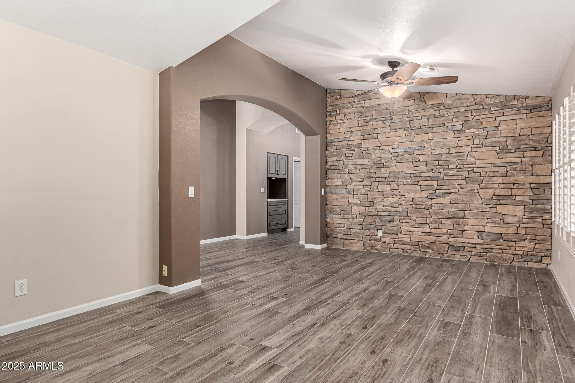 3028 W PARKSIDE Lane