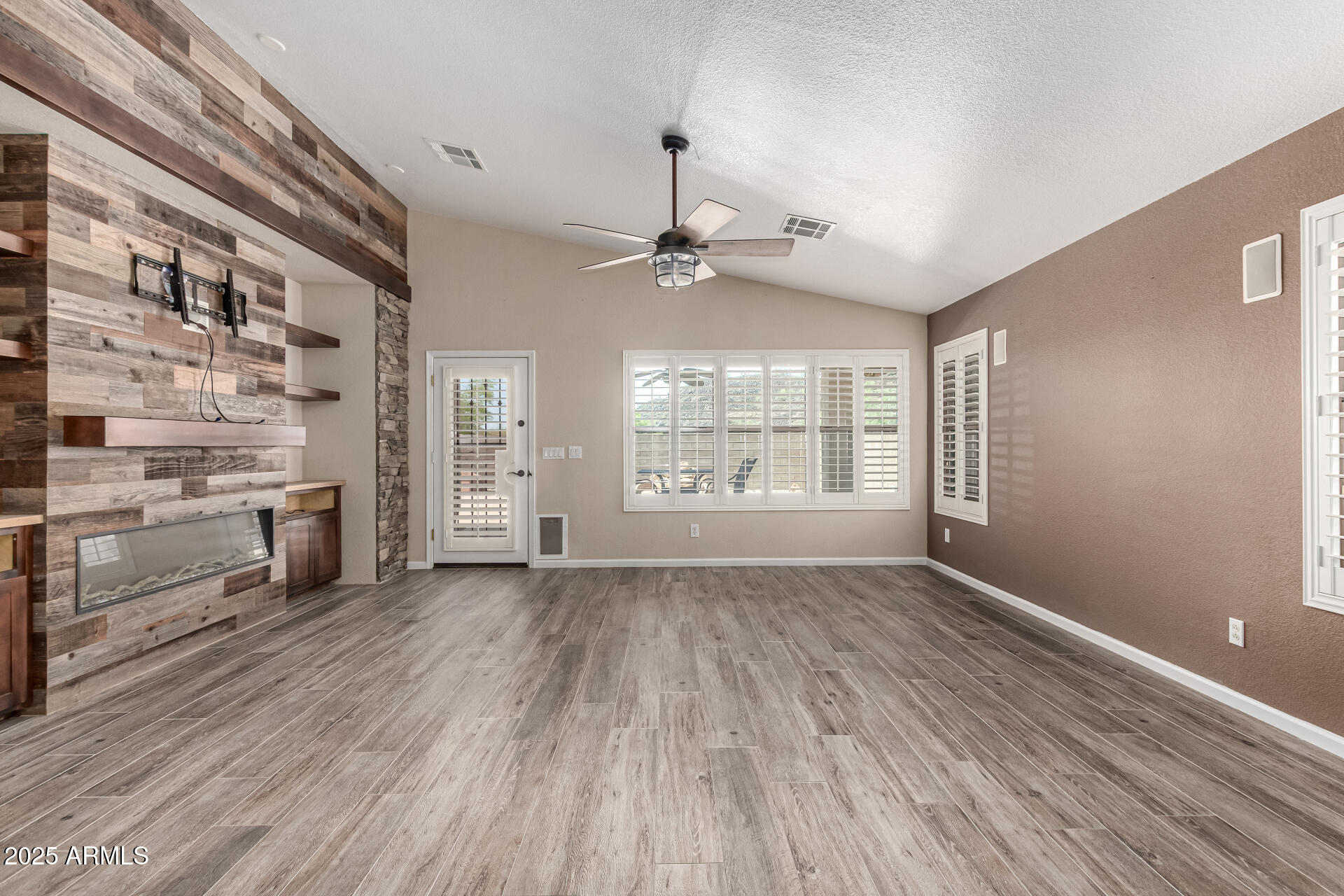 3028 W PARKSIDE Lane