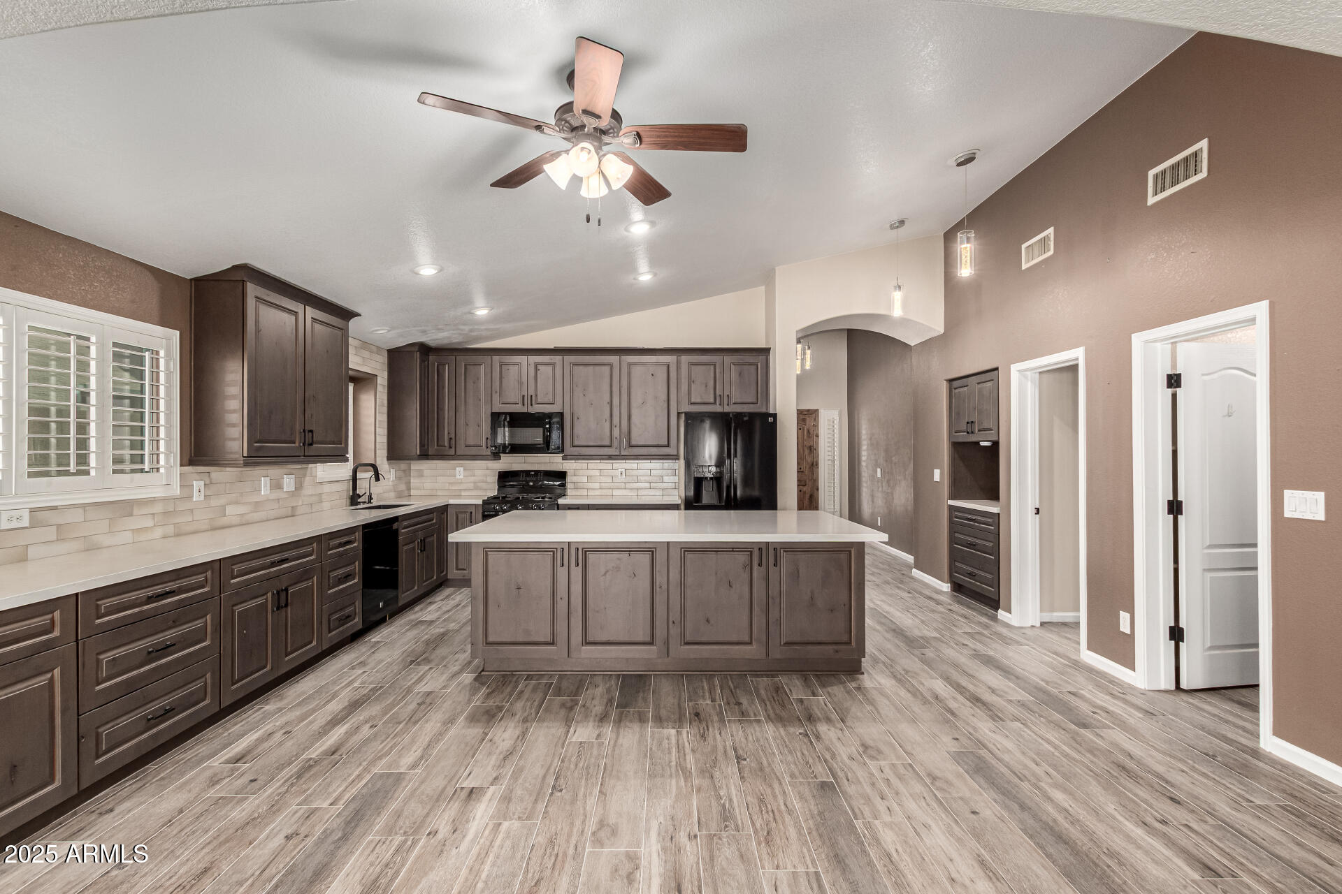 3028 W PARKSIDE Lane