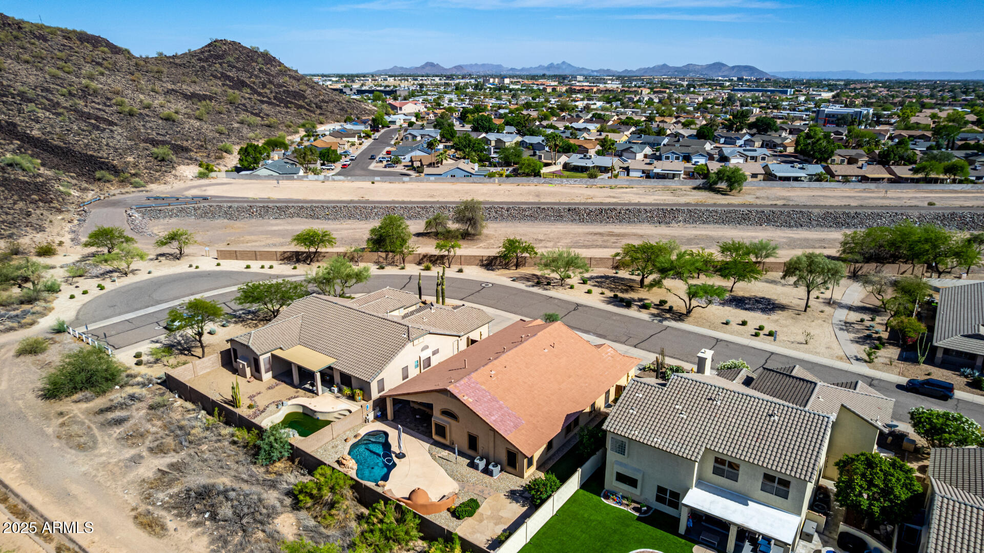 3028 W PARKSIDE Lane