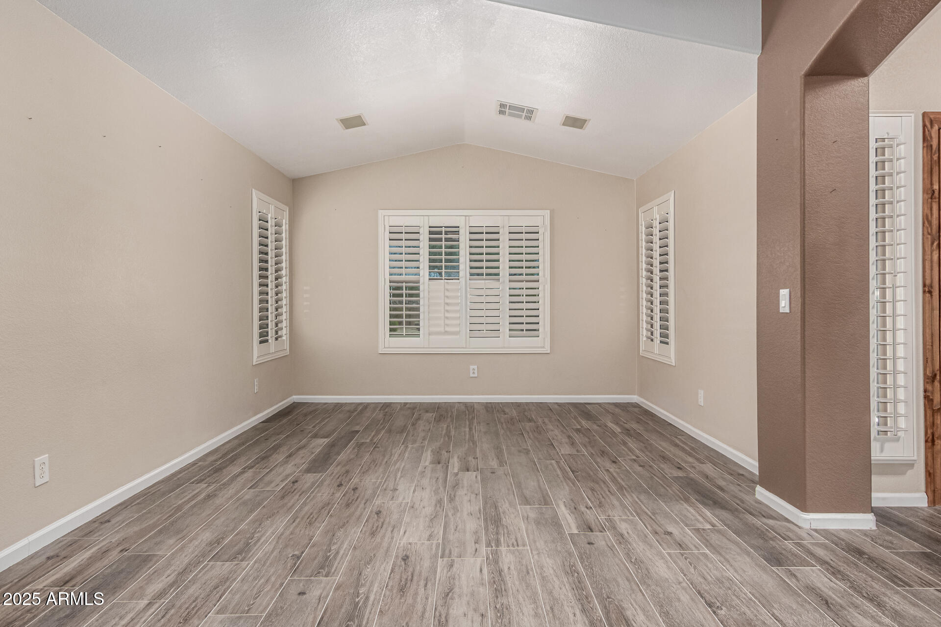 3028 W PARKSIDE Lane