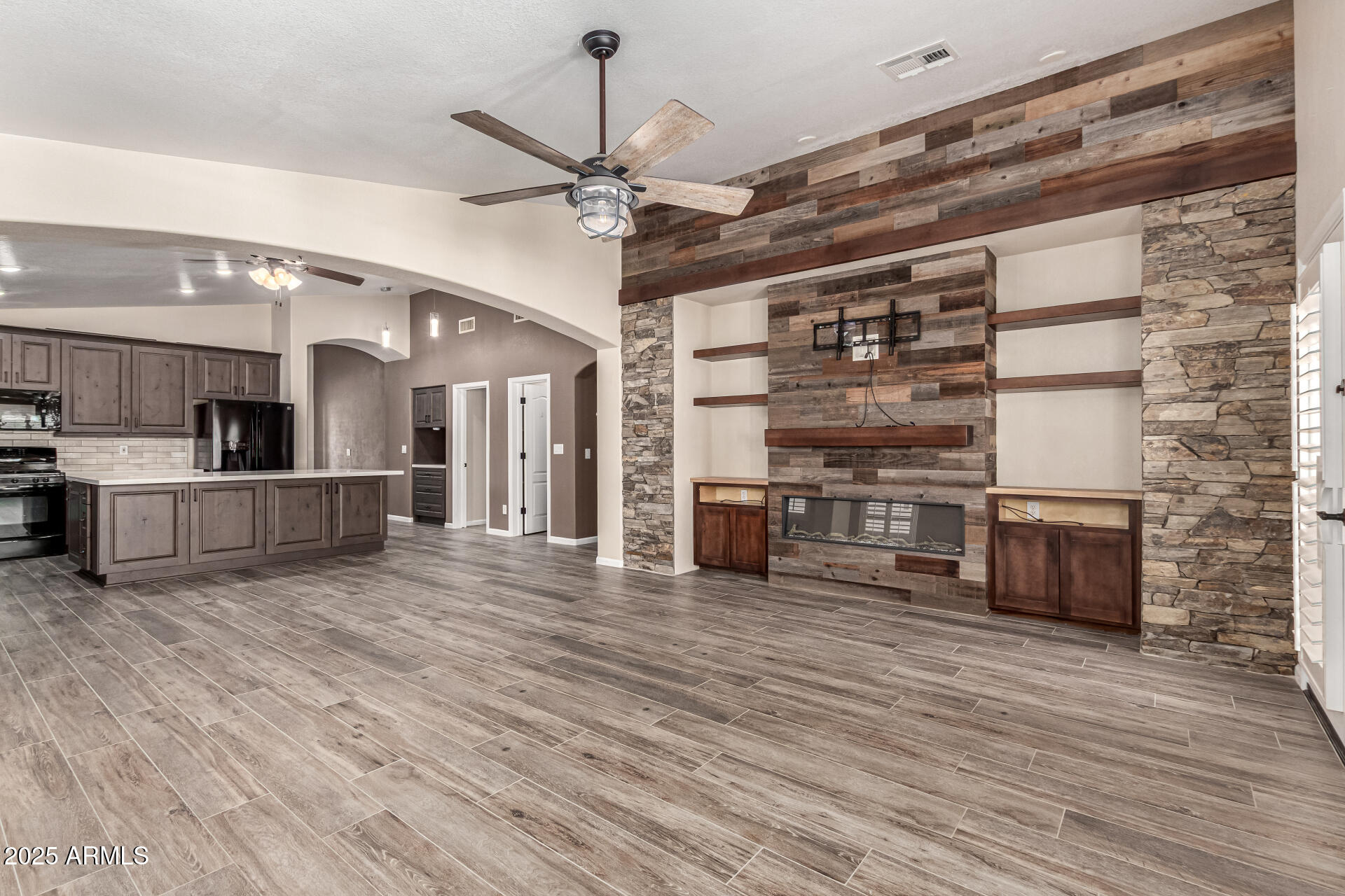 3028 W PARKSIDE Lane