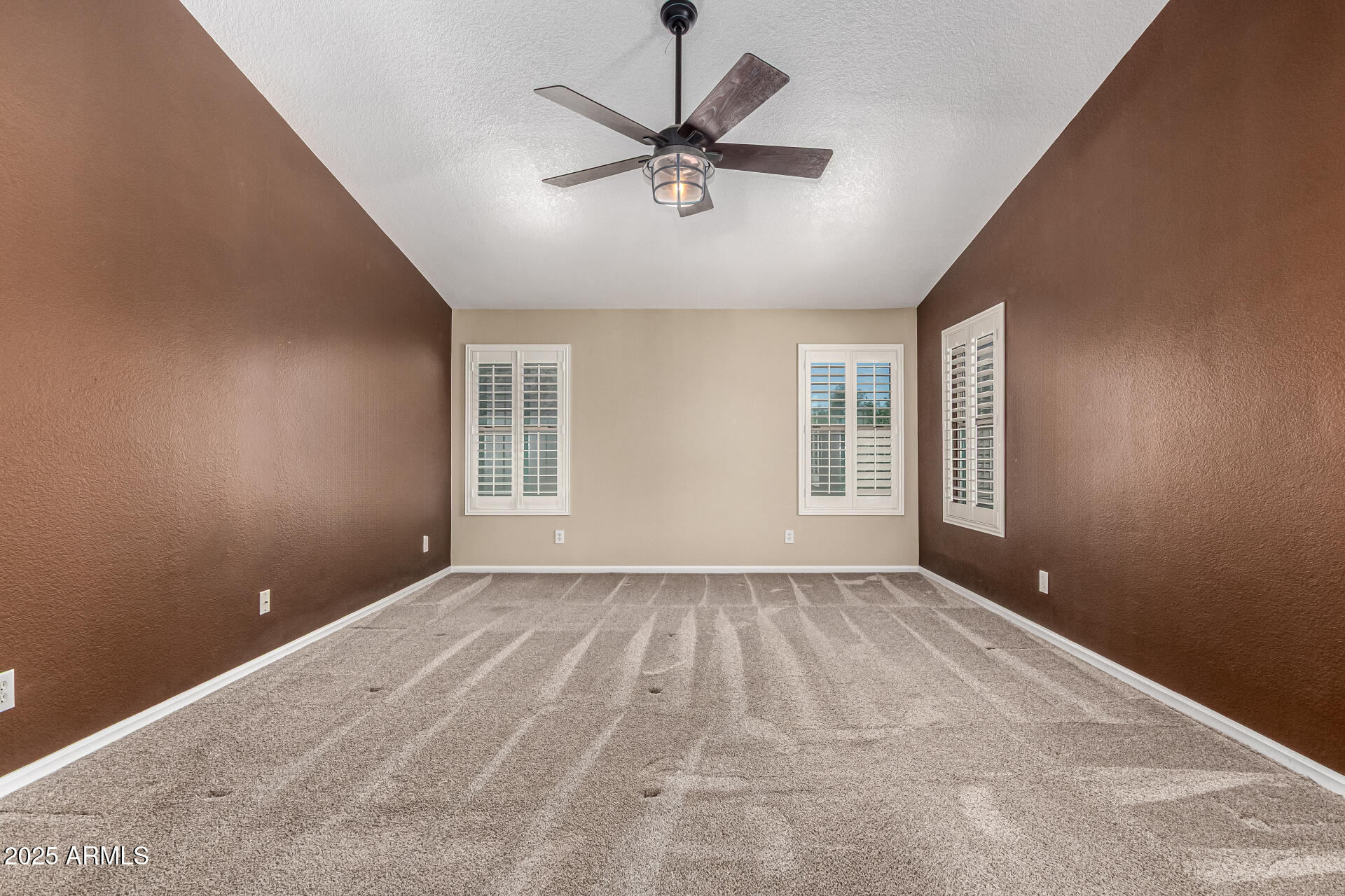 3028 W PARKSIDE Lane