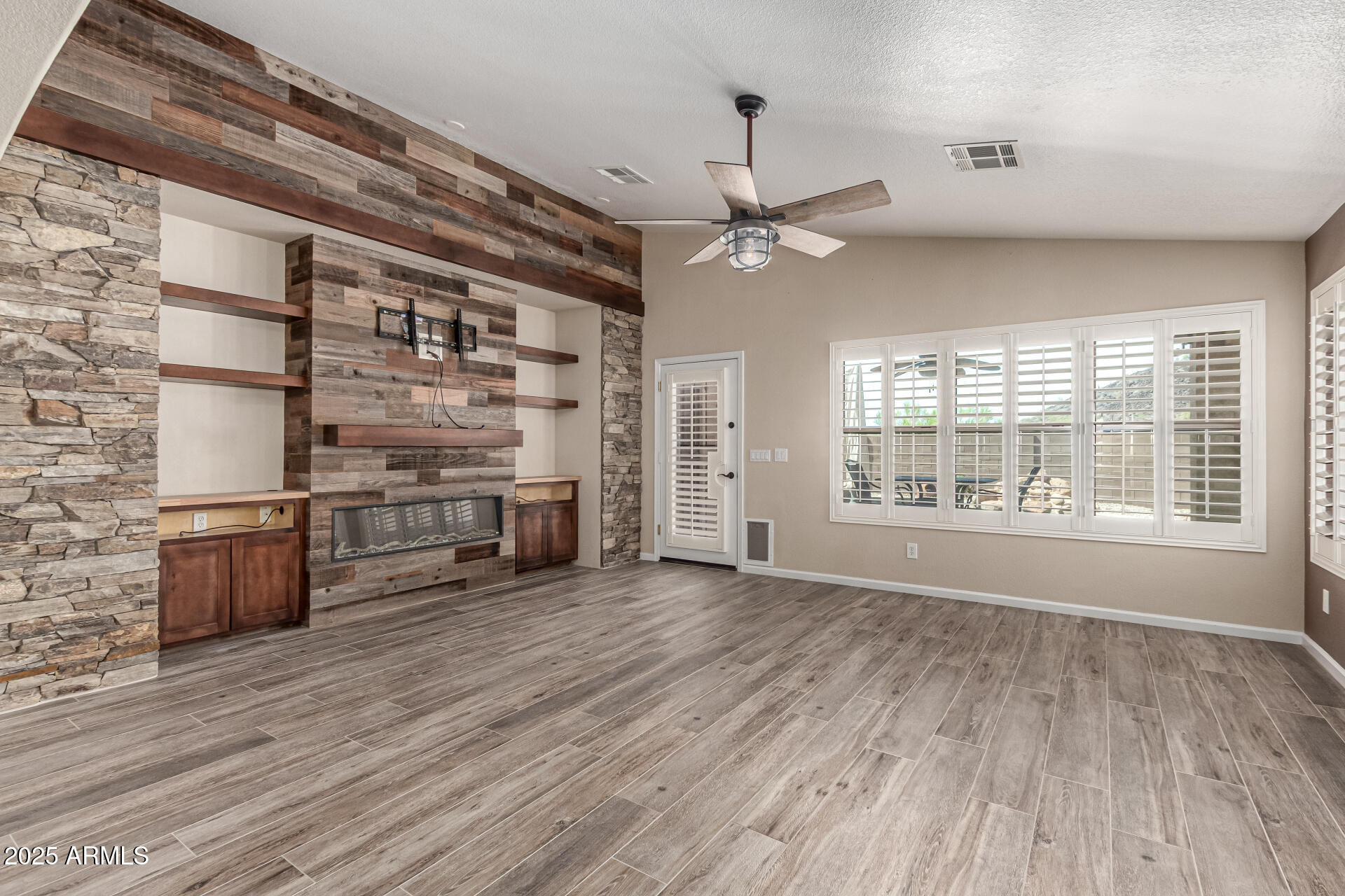 3028 W PARKSIDE Lane