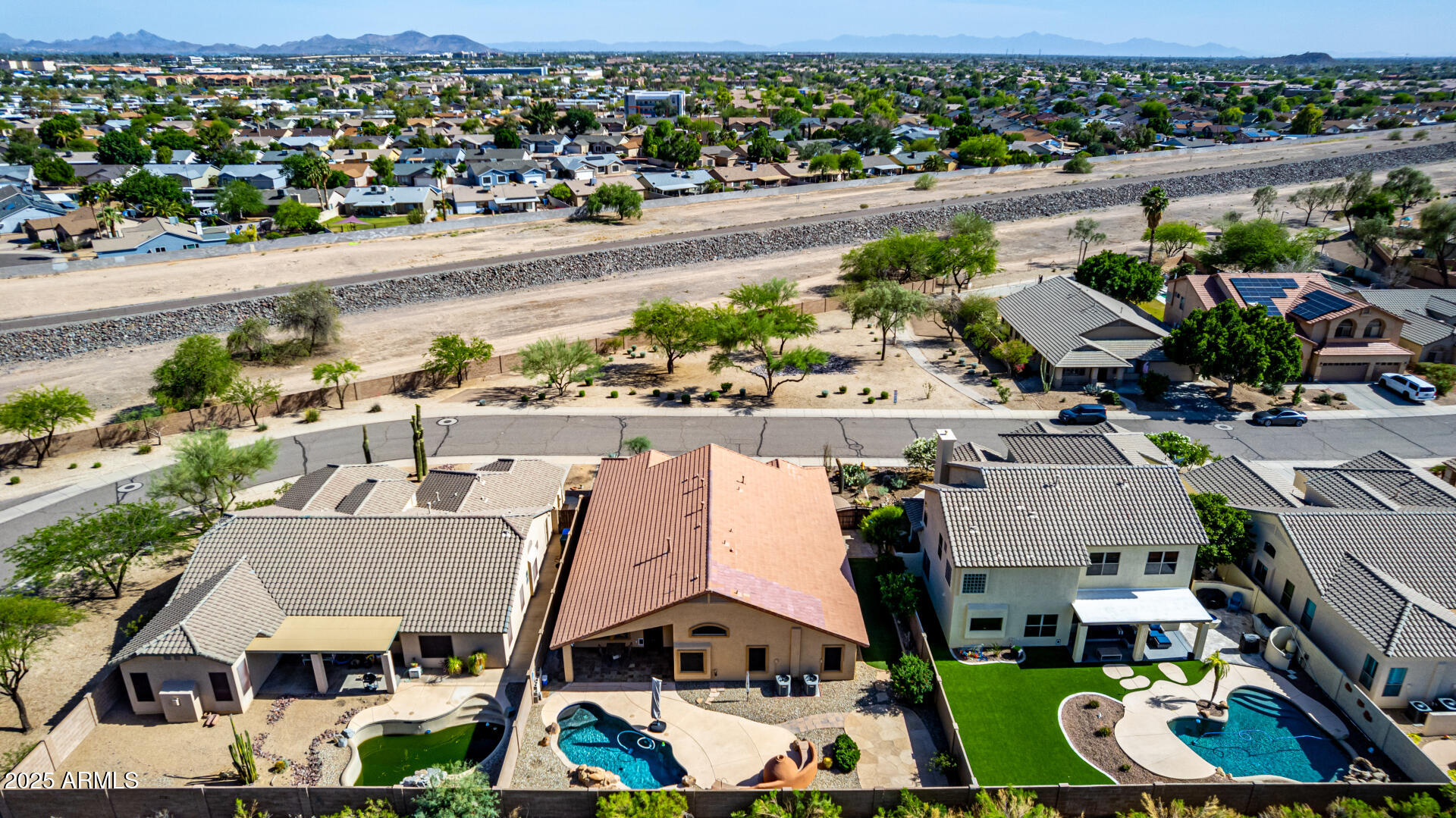 3028 W PARKSIDE Lane