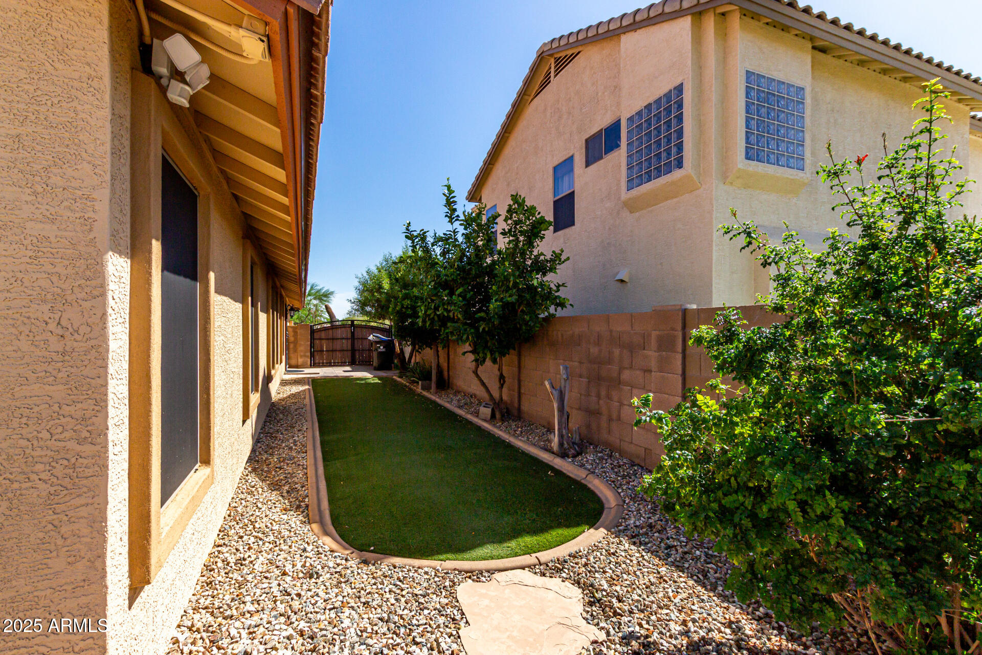 3028 W PARKSIDE Lane