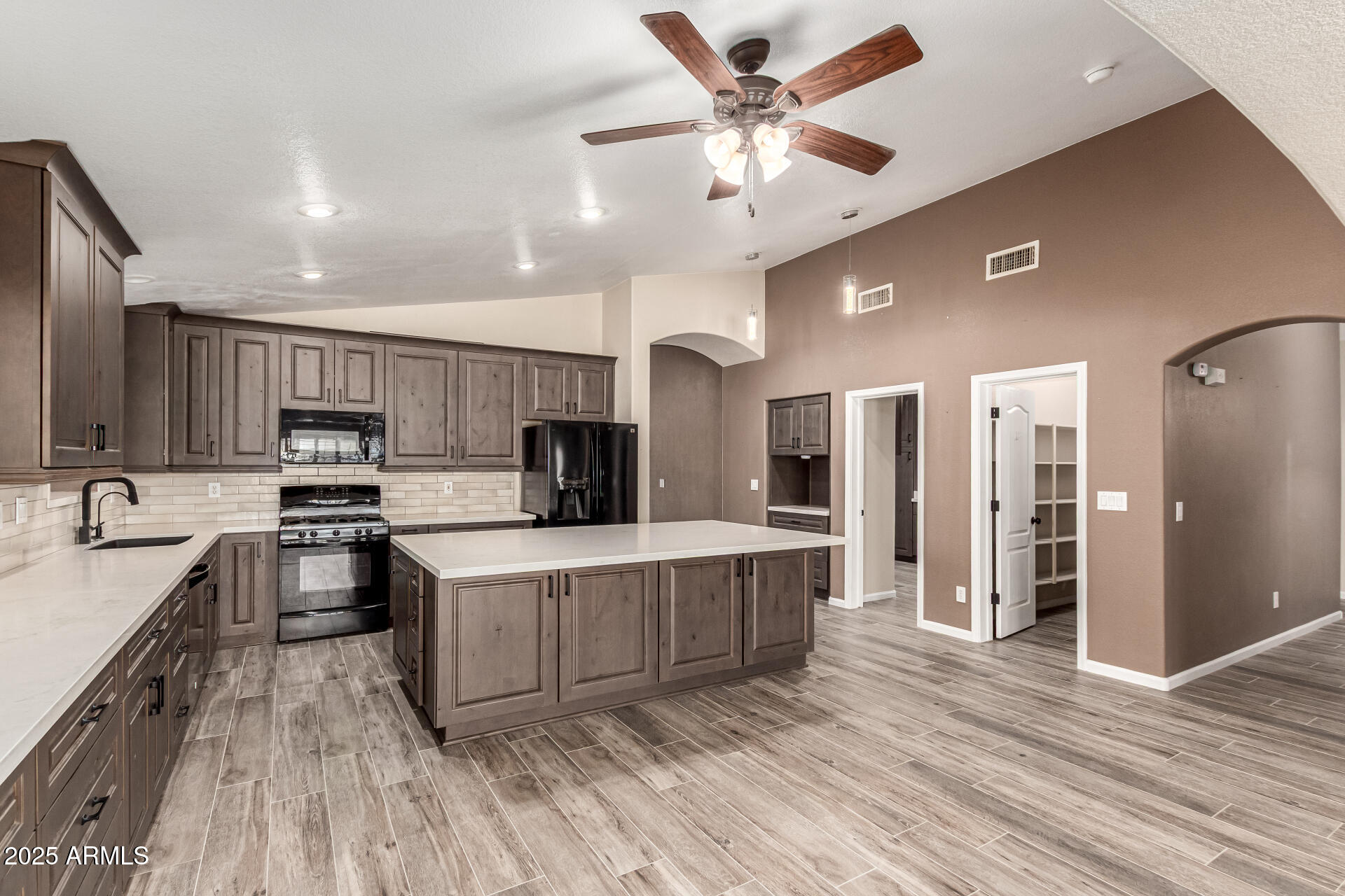 3028 W PARKSIDE Lane