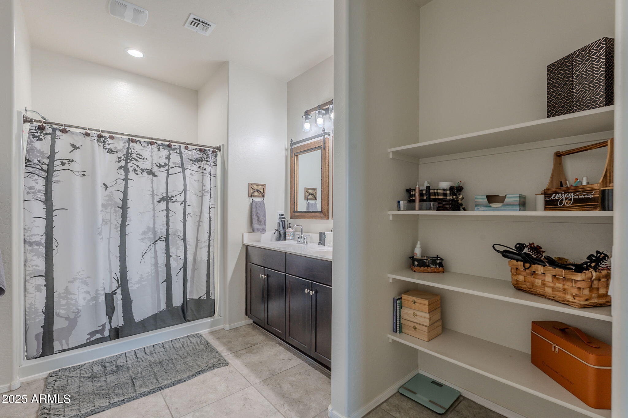 9454 E Alfalfa Drive