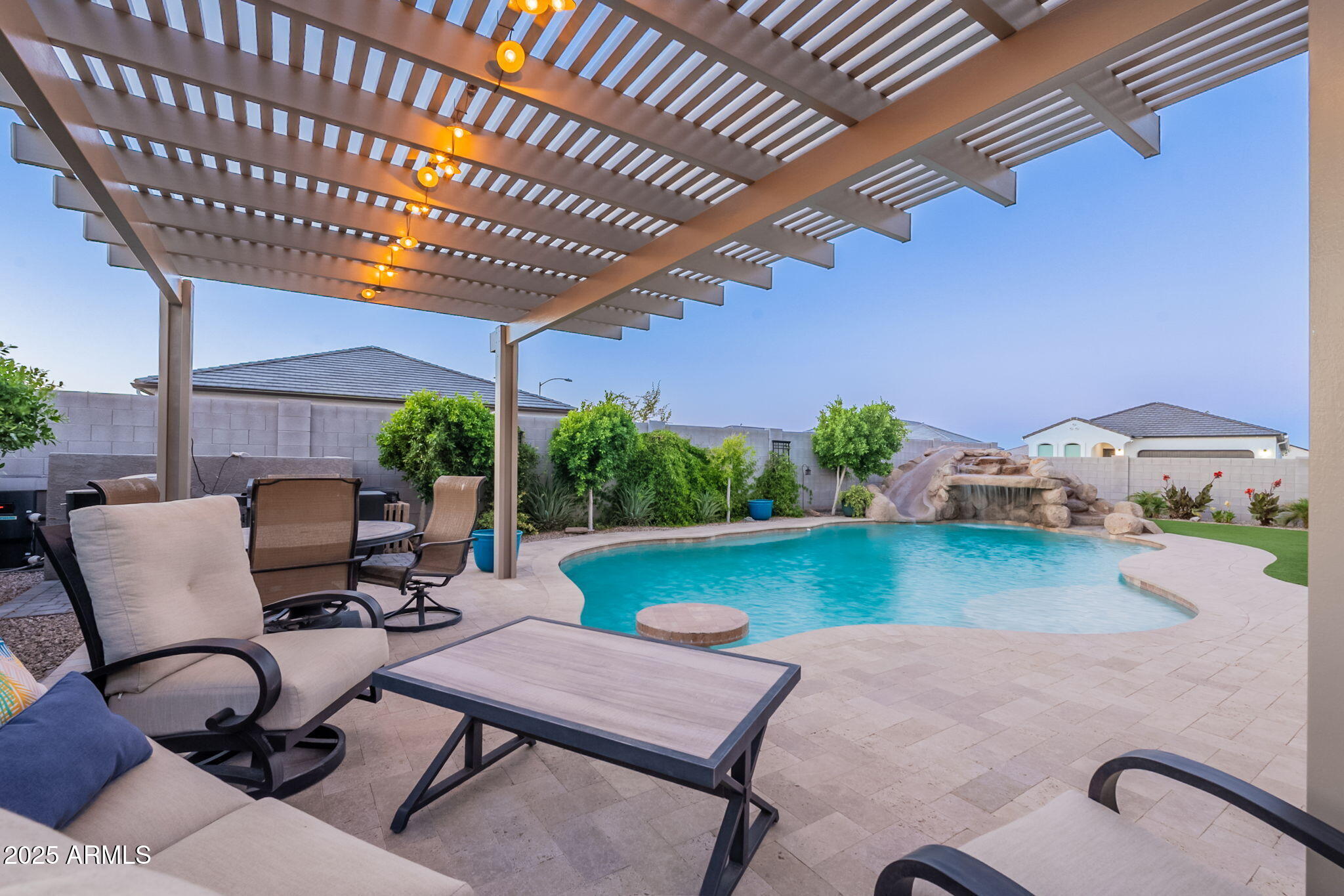 9454 E Alfalfa Drive