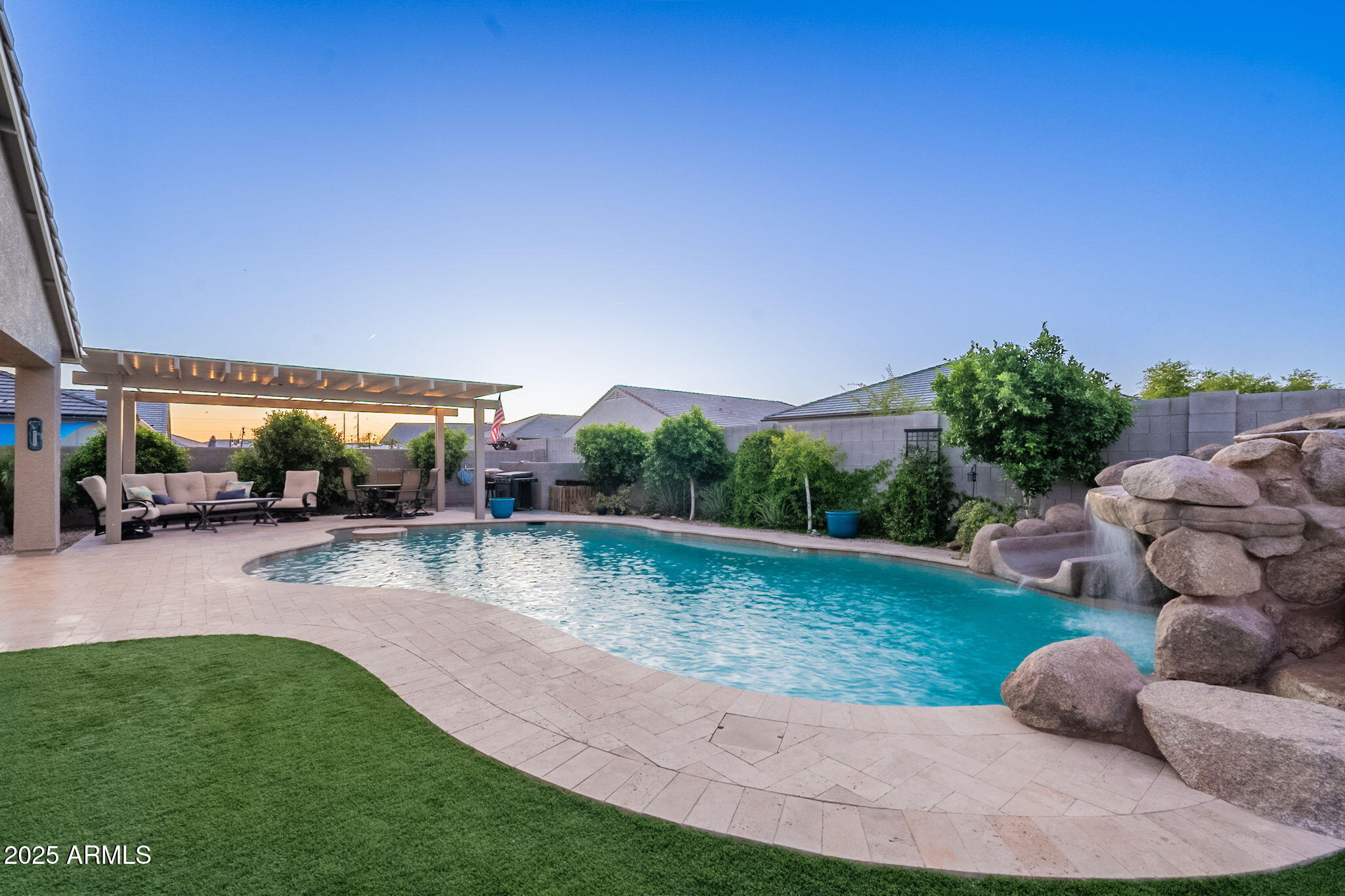 9454 E Alfalfa Drive