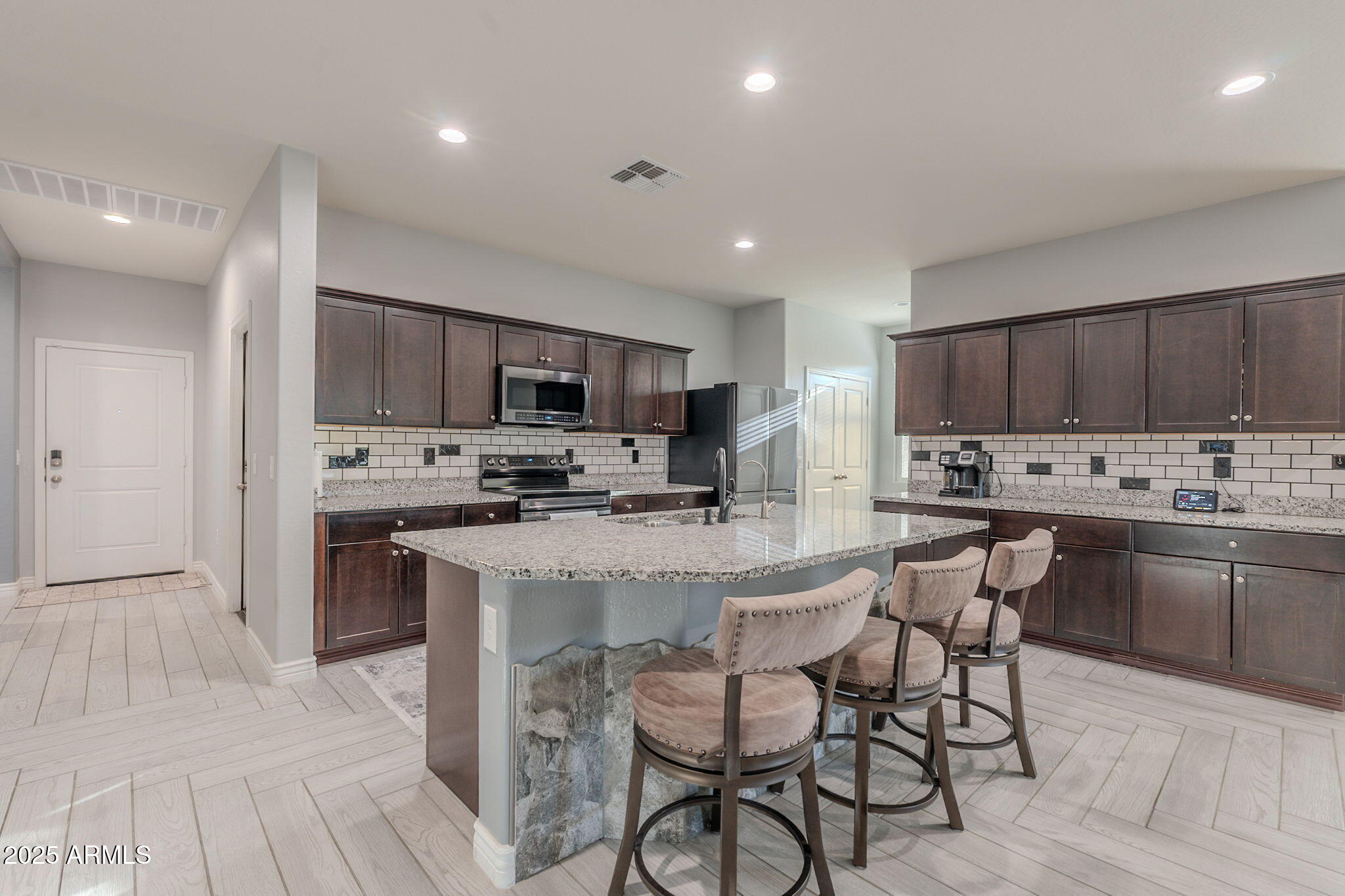 9454 E Alfalfa Drive