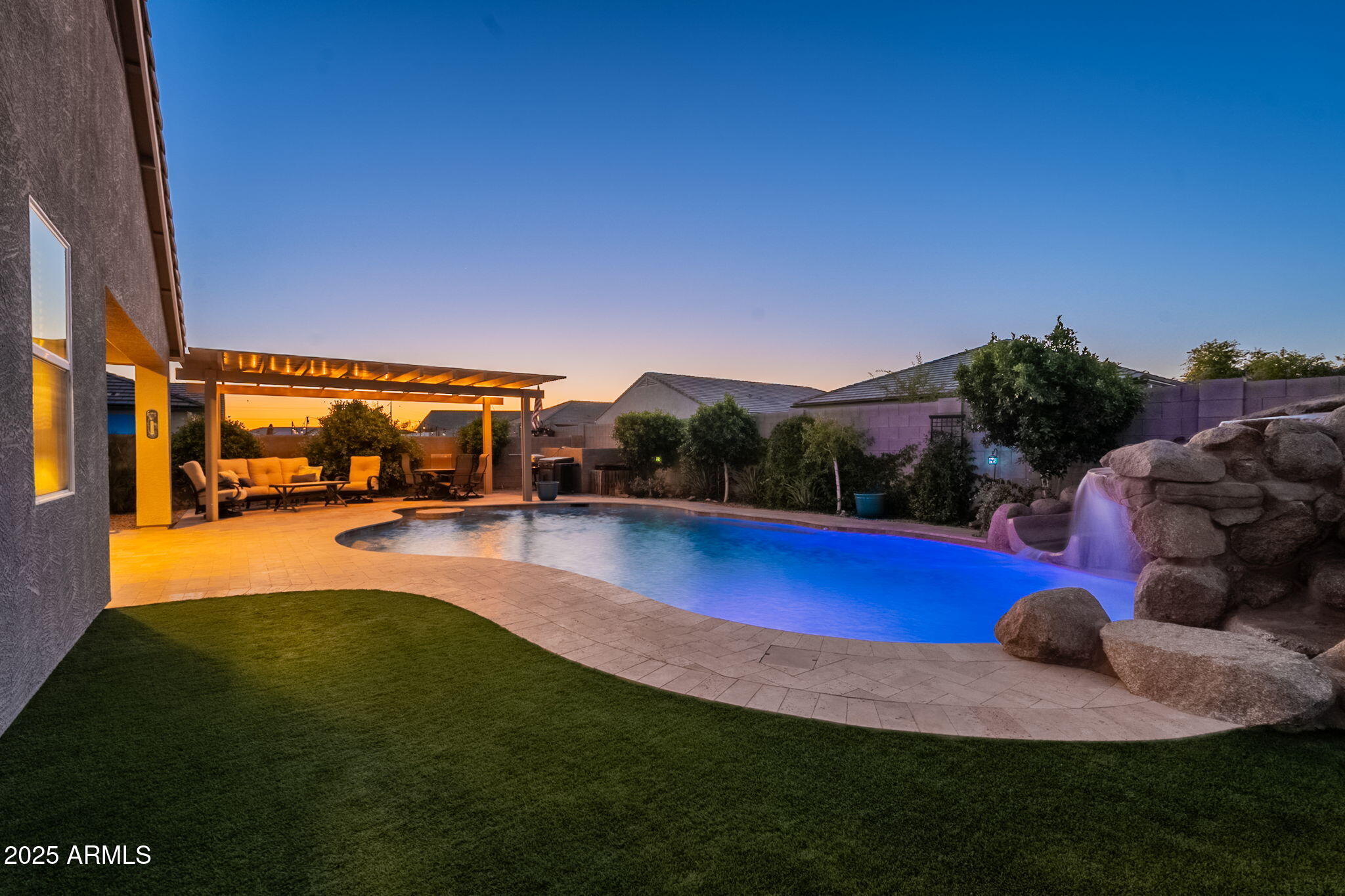 9454 E Alfalfa Drive