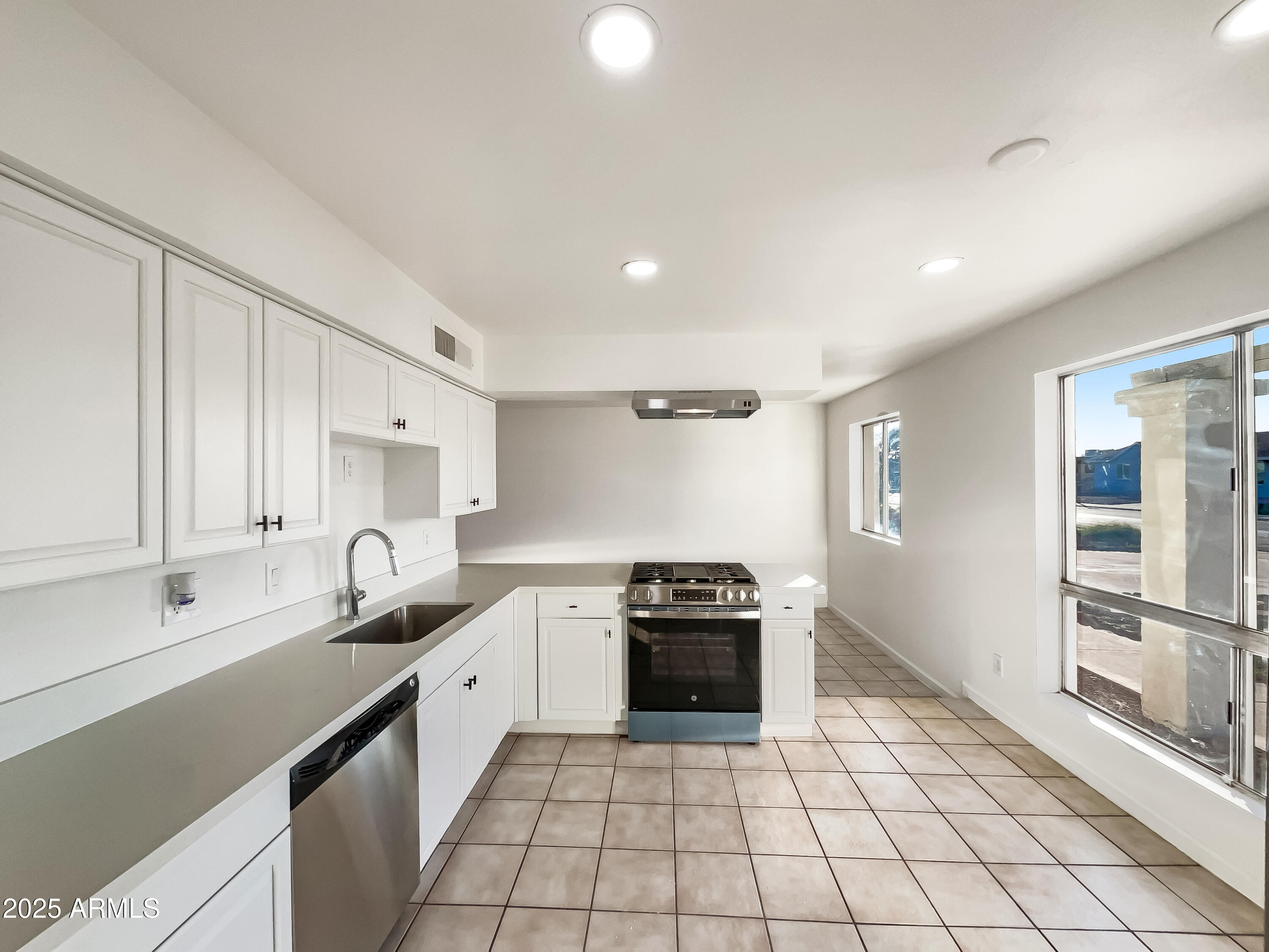 4244 E SAINT CATHERINE Avenue