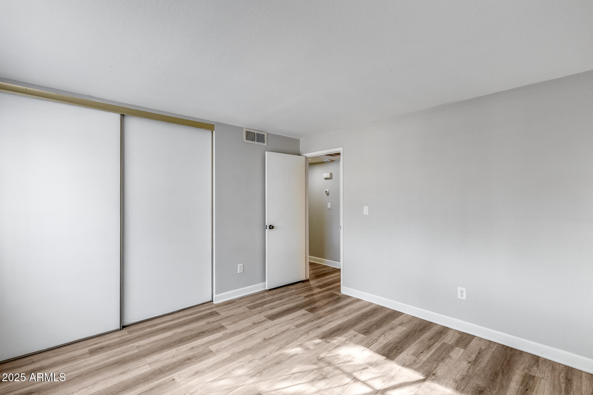 2718 W DESERT COVE Avenue