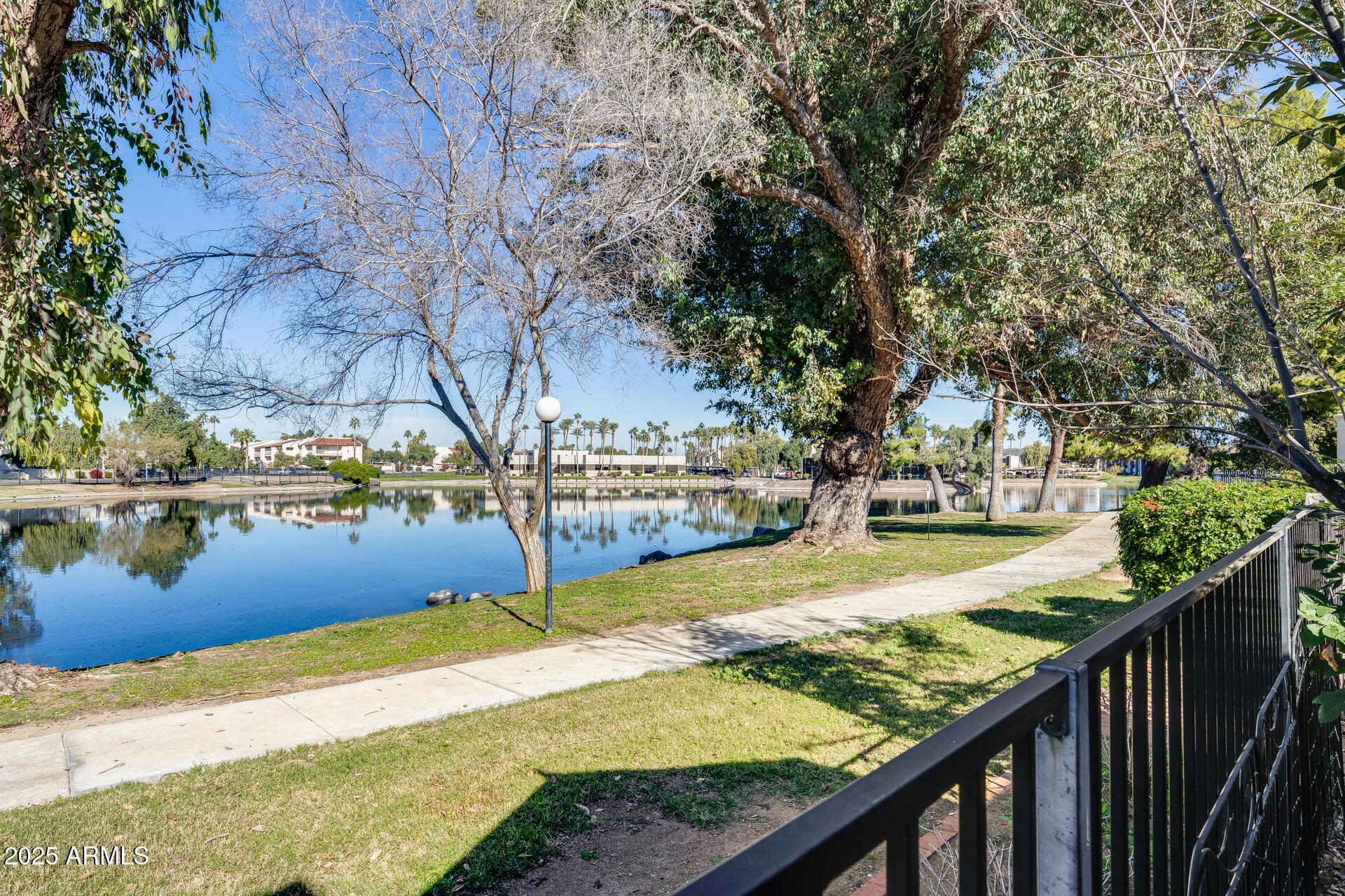 2718 W DESERT COVE Avenue