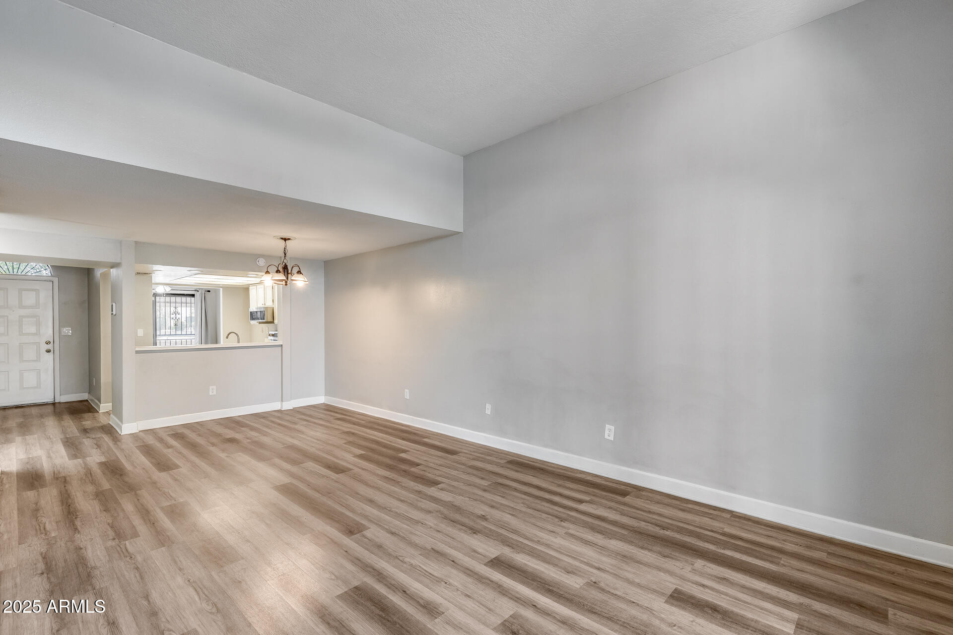 2718 W DESERT COVE Avenue