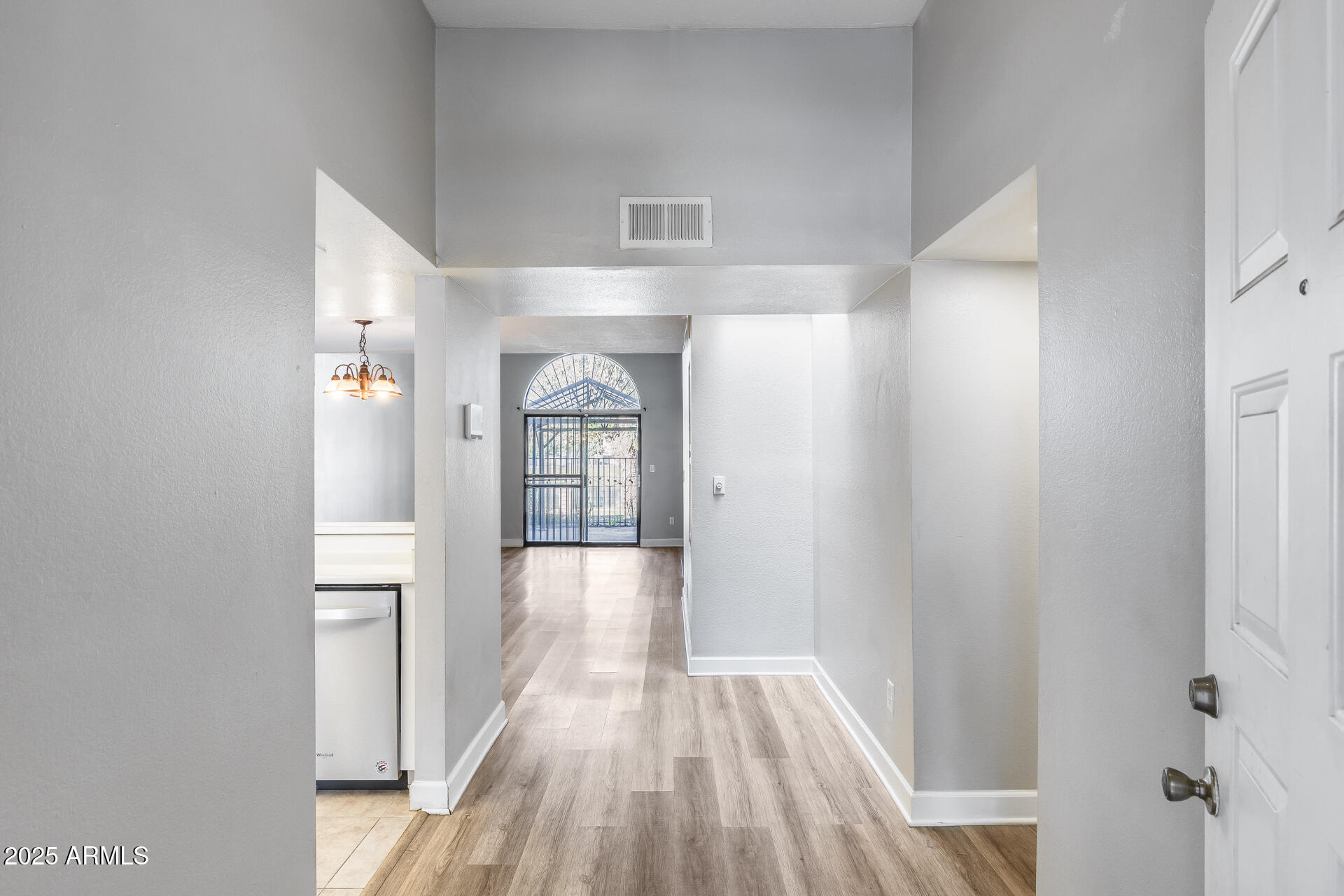 2718 W DESERT COVE Avenue