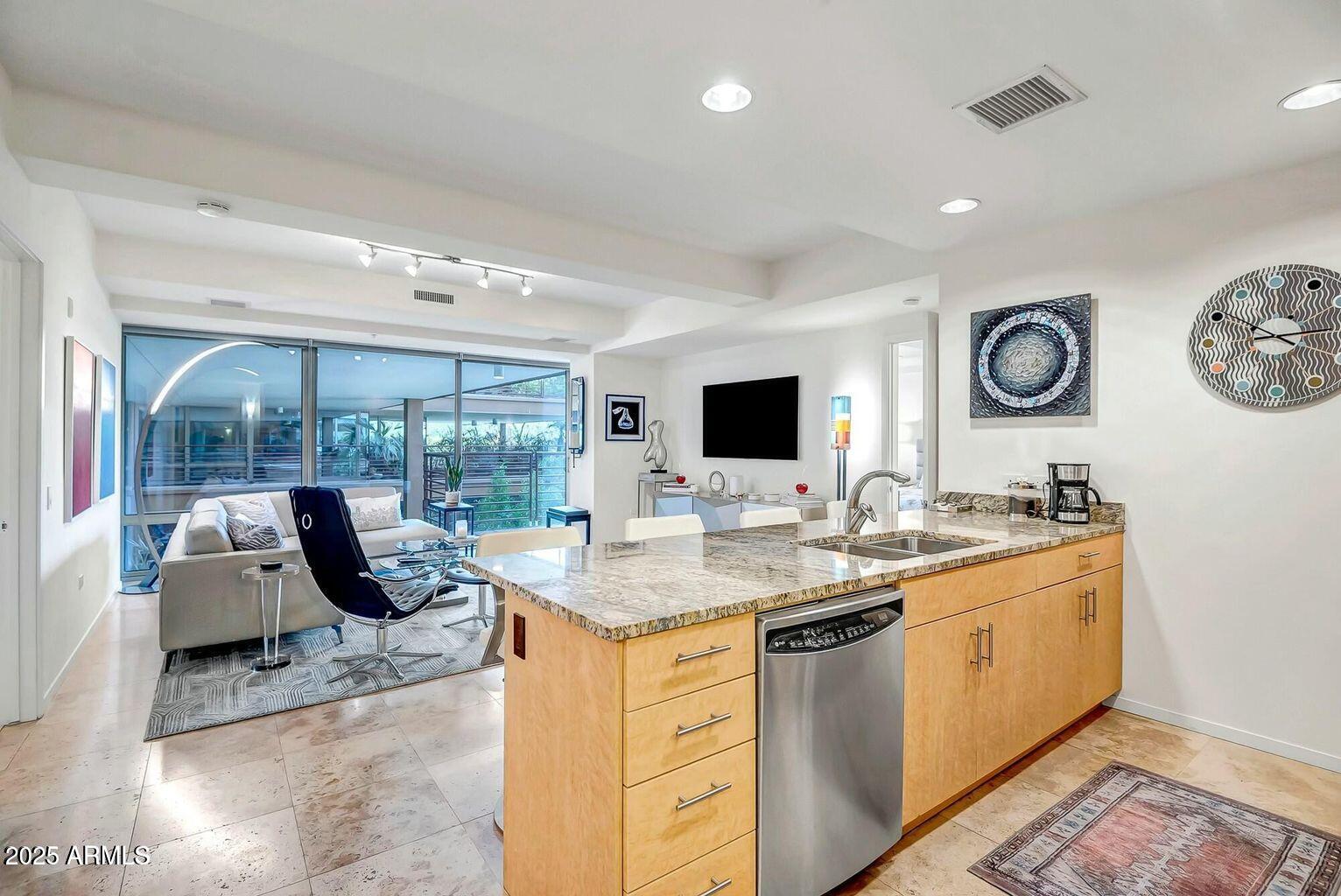 7121 E RANCHO VISTA Drive 2002