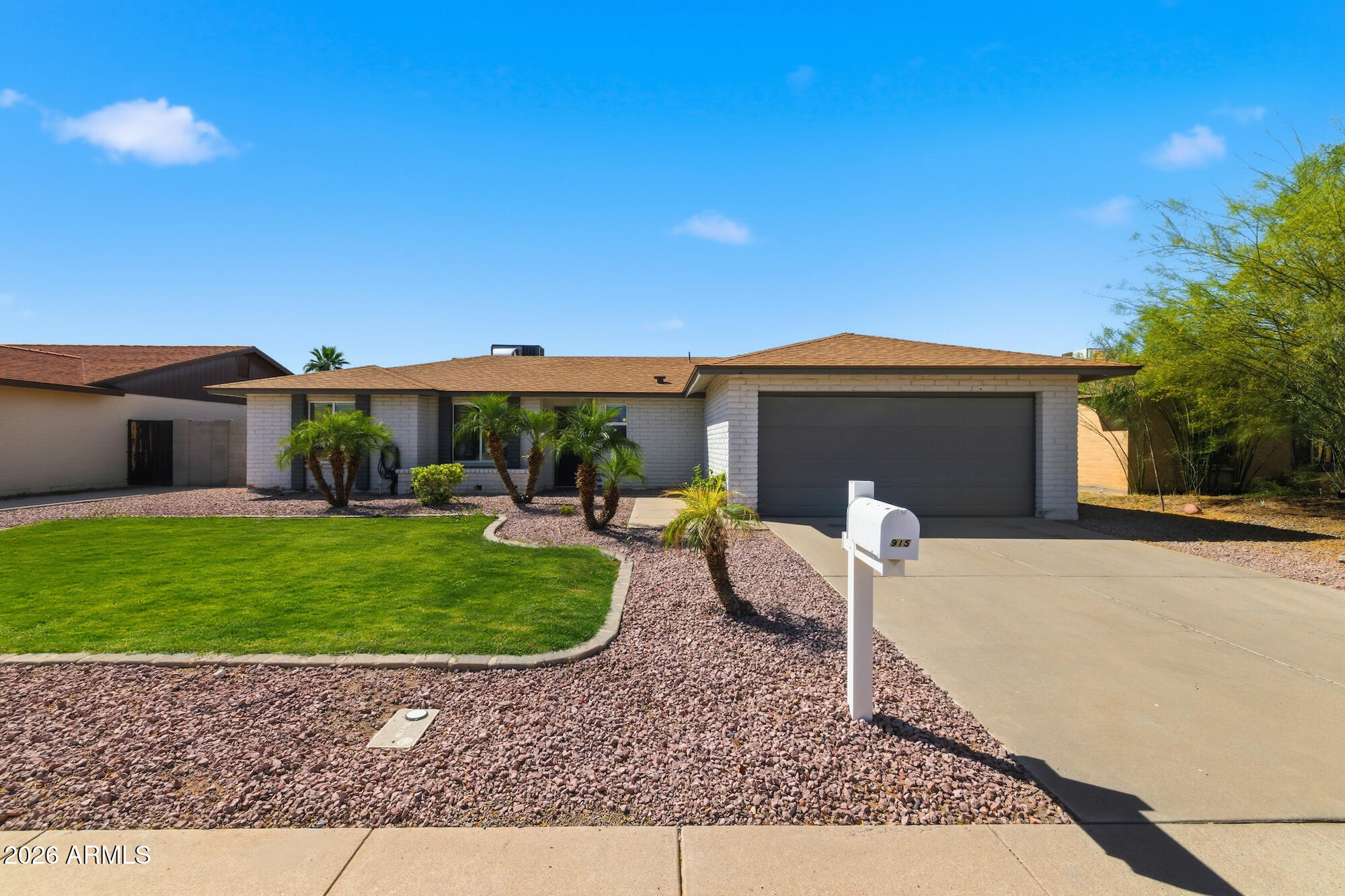 915 W LOUGHLIN Drive