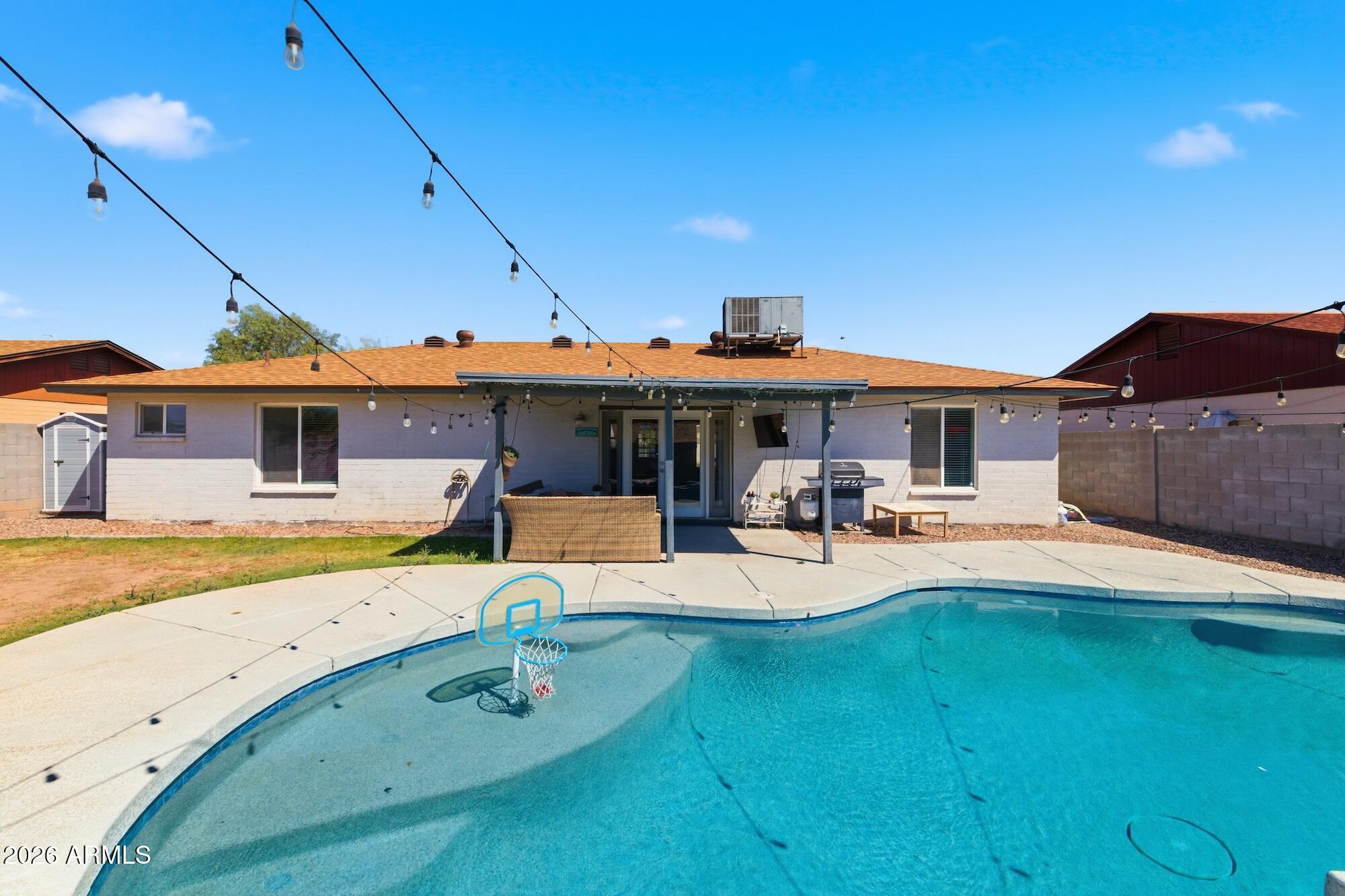 915 W LOUGHLIN Drive