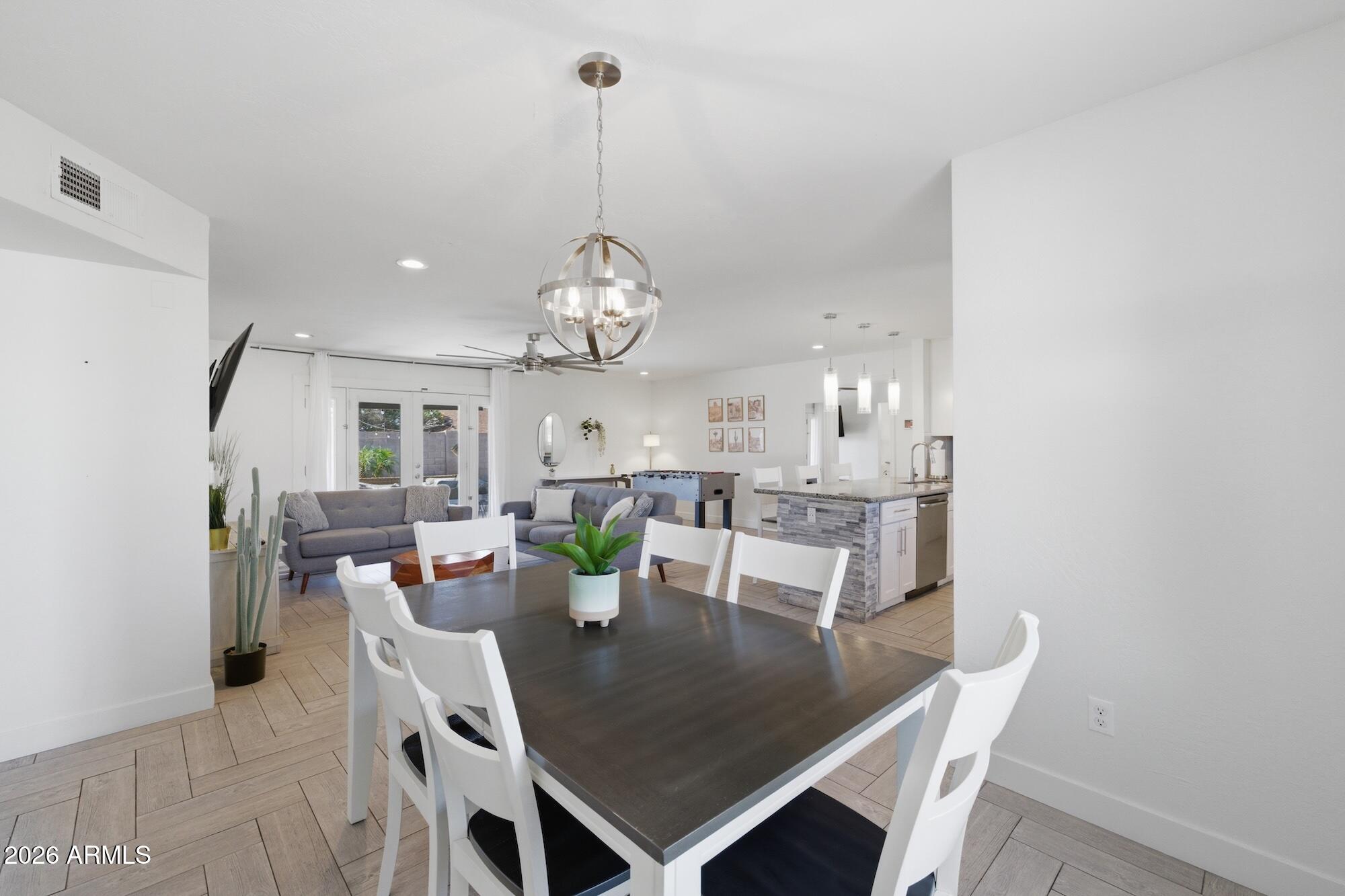 915 W LOUGHLIN Drive