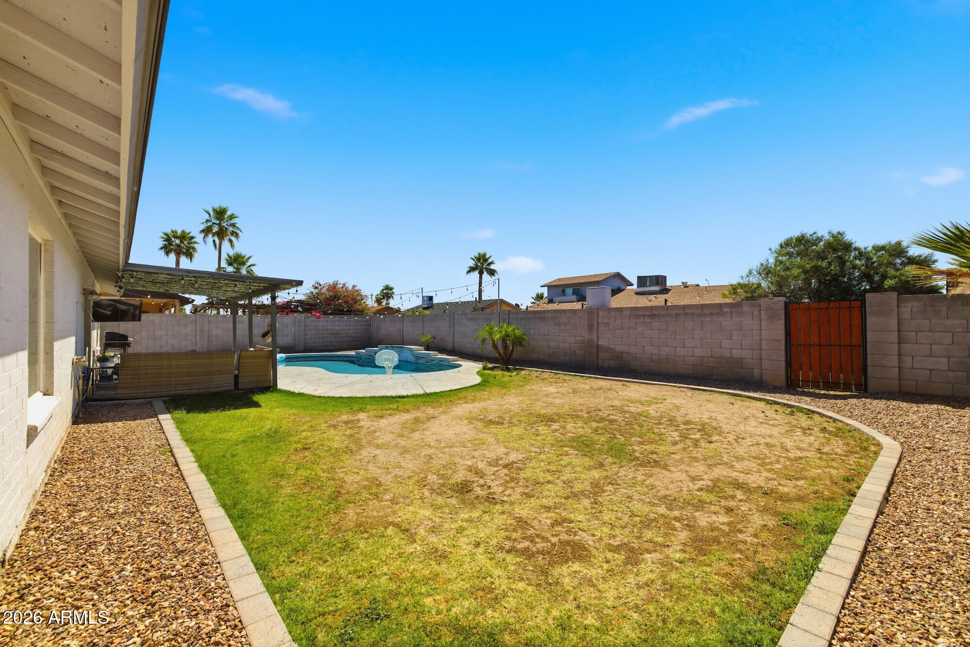 915 W LOUGHLIN Drive