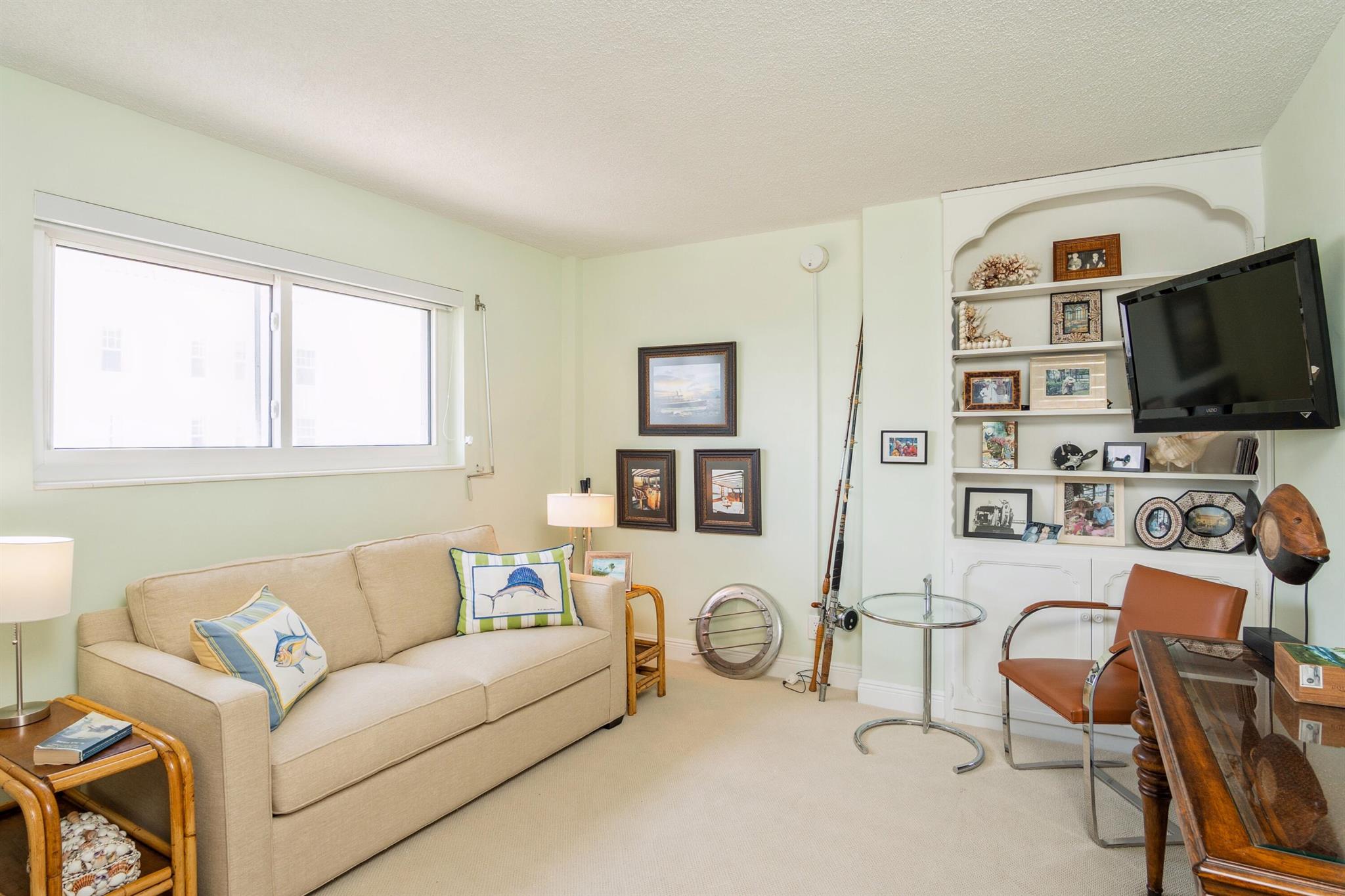 1 N Golfview Road Unit: 702